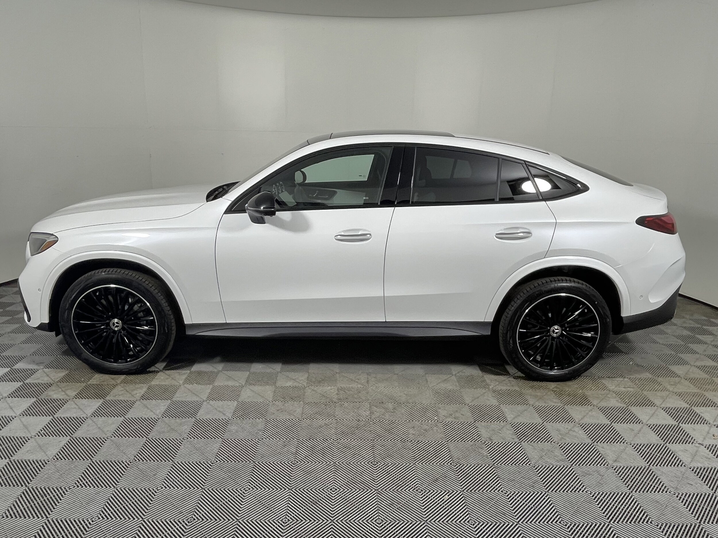 2026 Mercedes Benz GLC 300 4MATIC photo 2