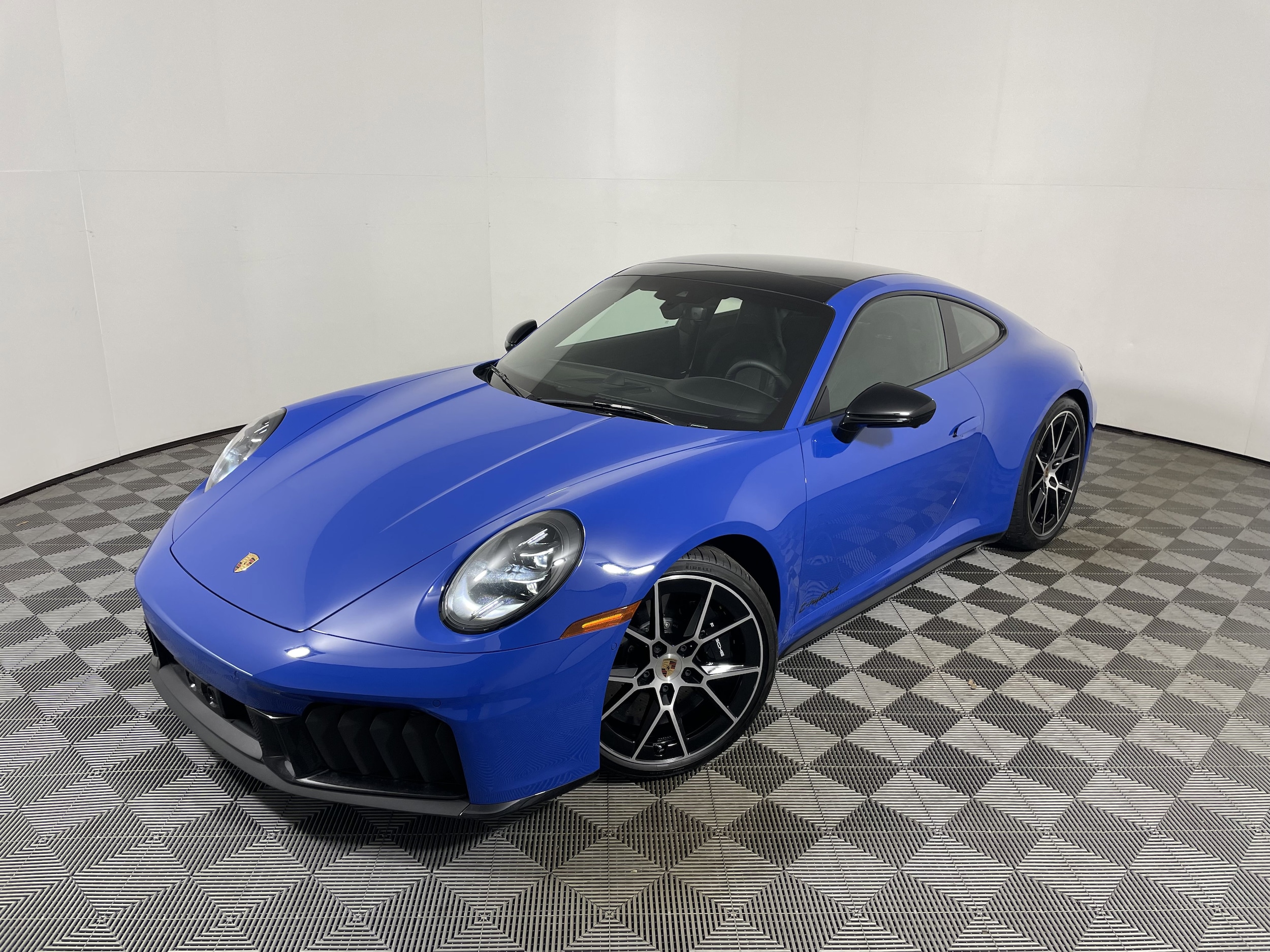 2025 Porsche 911 GTS's photo