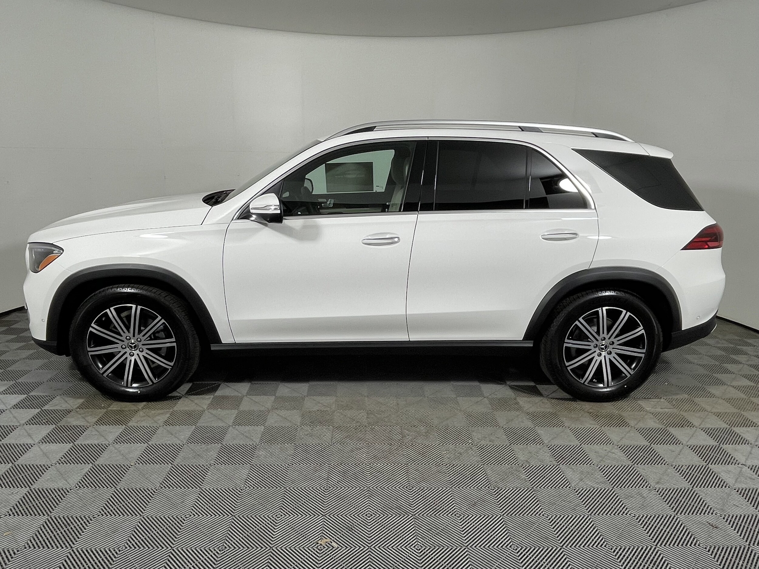 2026 Mercedes Benz GLE 350 photo 2