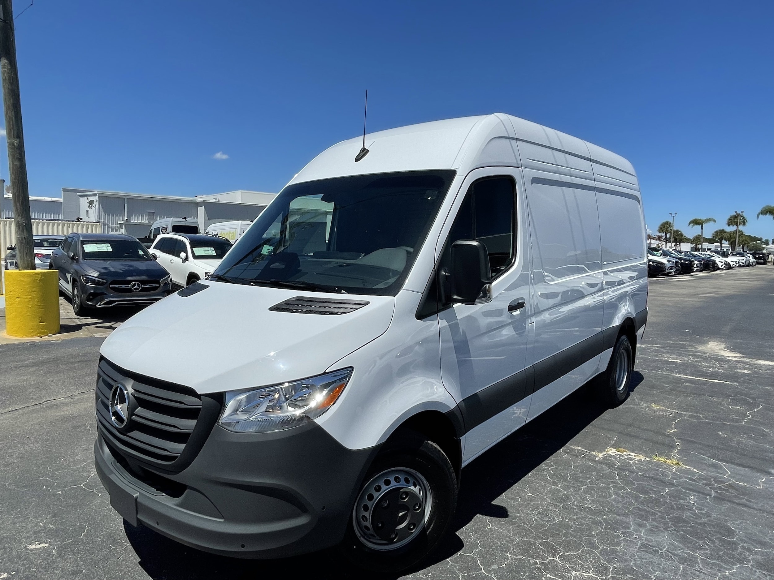 2026 Mercedes-Benz Sprinter 3500XD 144 WB HO's photo