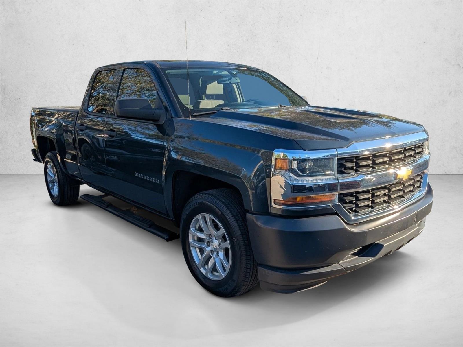 2018 Chevrolet Silverado 1500 photo 3