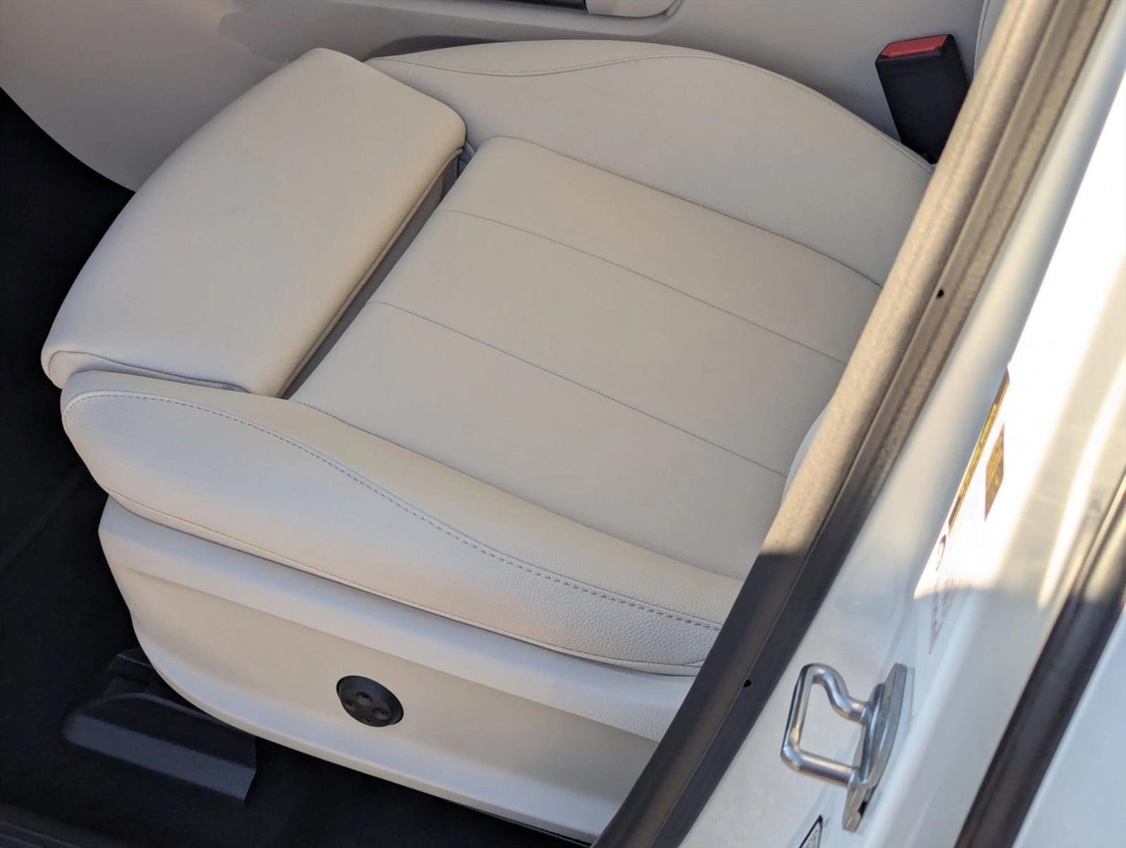 2025 Mercedes Benz EQB 300 4MATIC photo 4