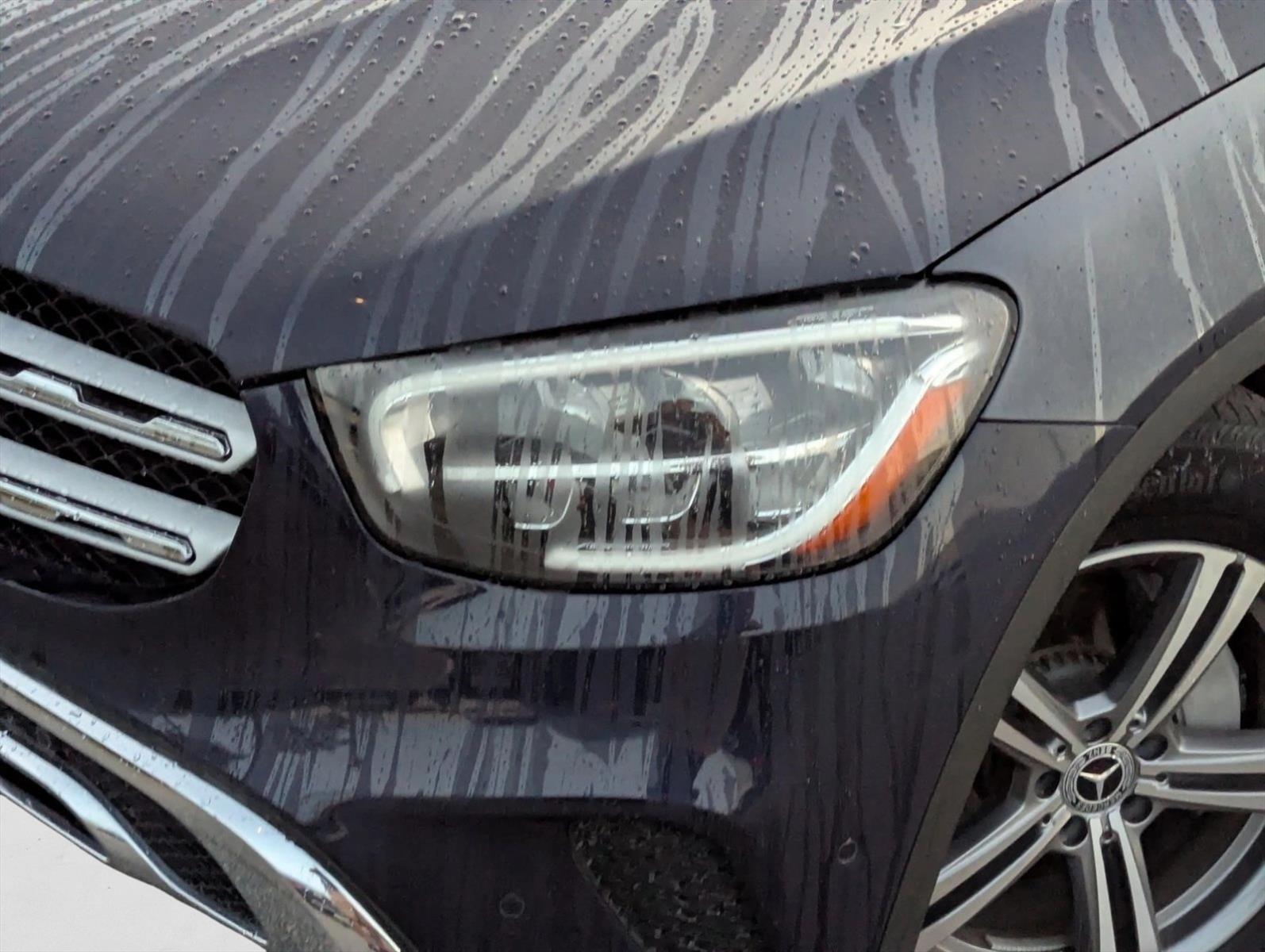 2022 Mercedes Benz GLC 300 photo 2