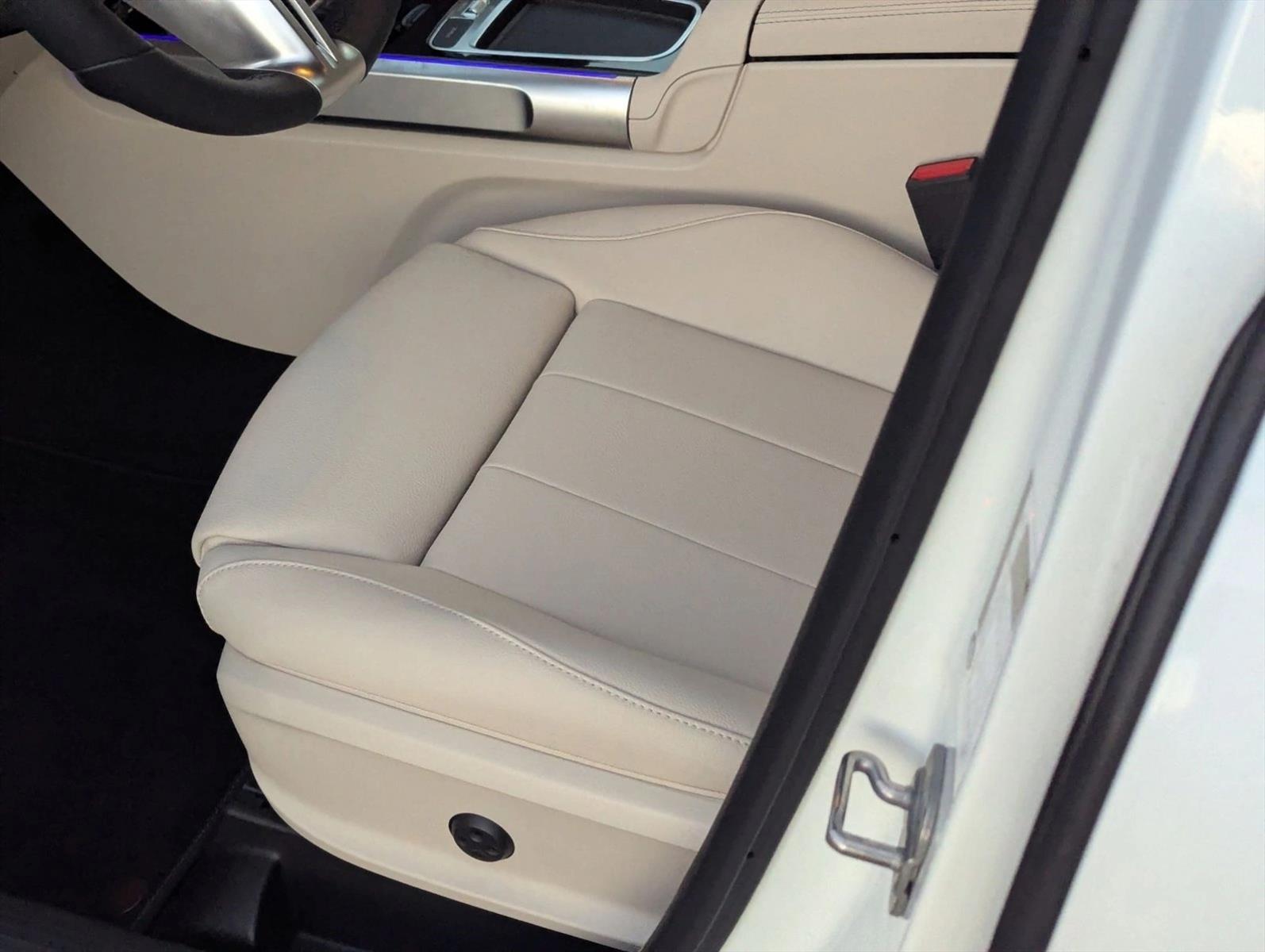 2025 Mercedes Benz GLB 250 photo 4