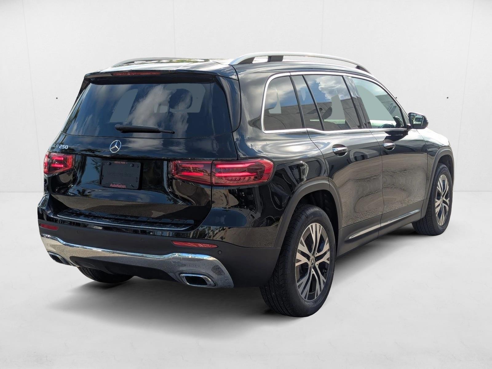 2025 Mercedes Benz GLB 250 photo 2