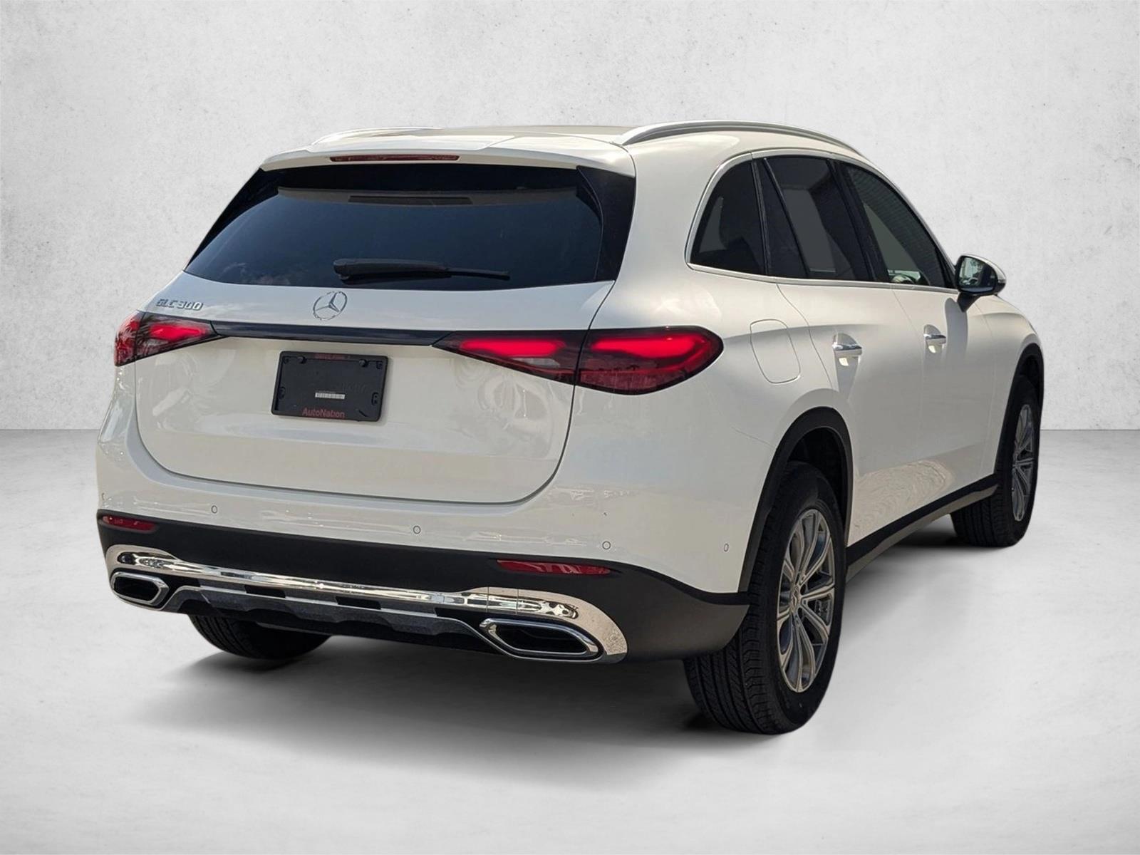 2026 Mercedes Benz GLC 300 photo 2