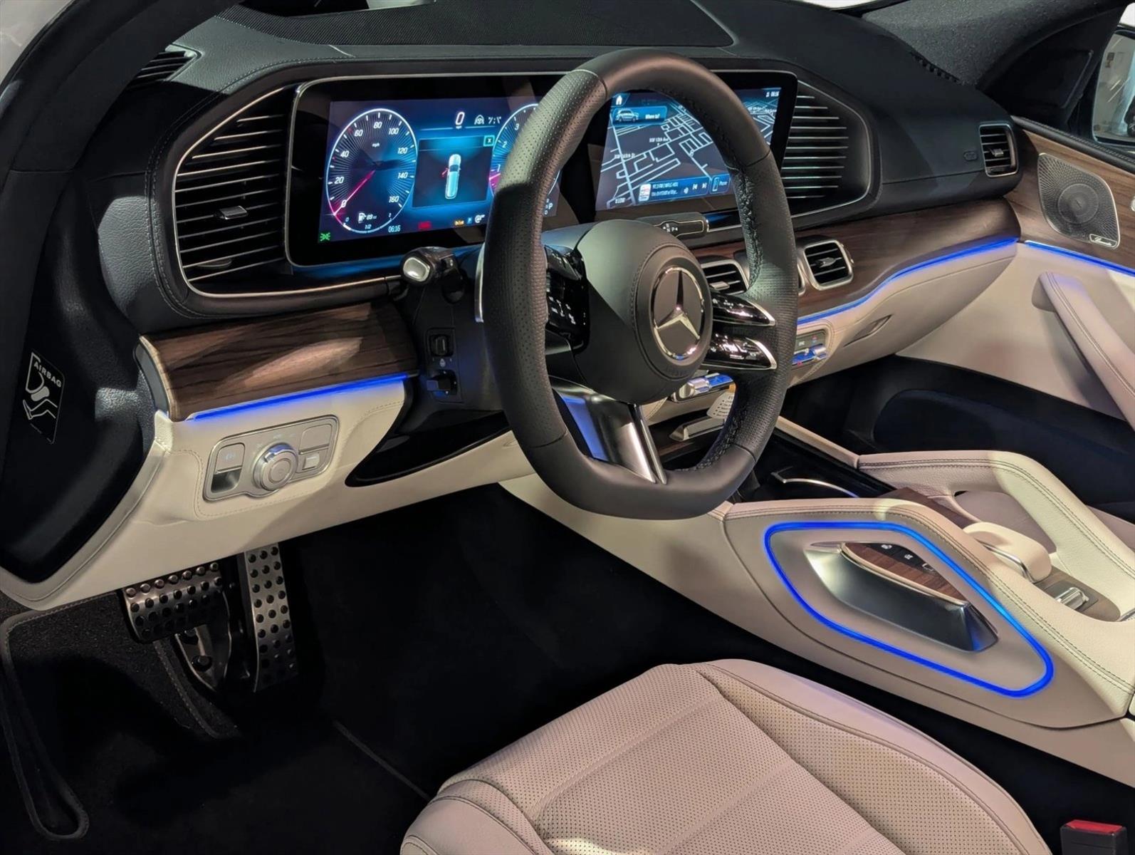 2026 Mercedes Benz GLS 580 4MATIC photo 3