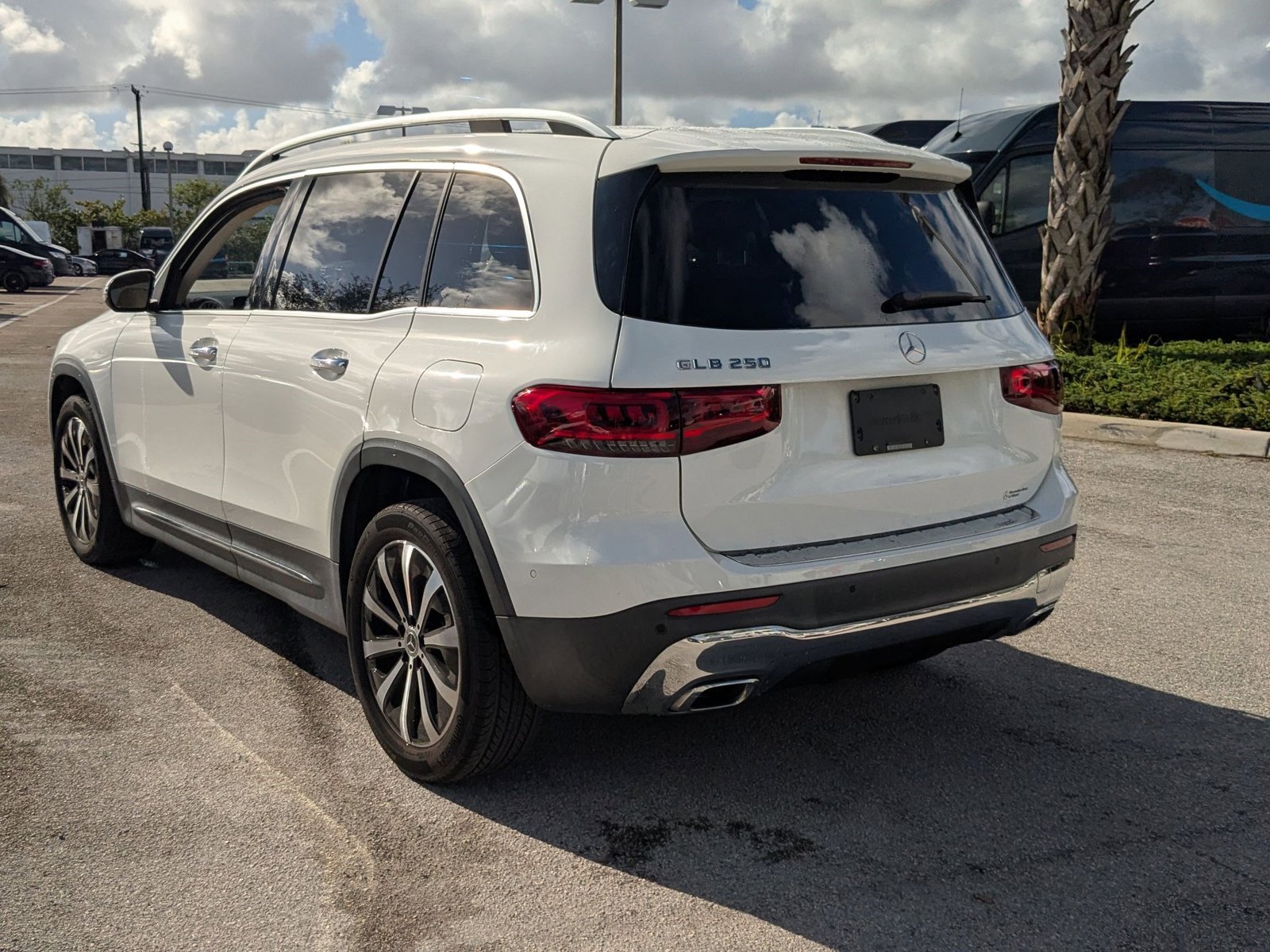 2022 Mercedes Benz GLB 250 photo 2