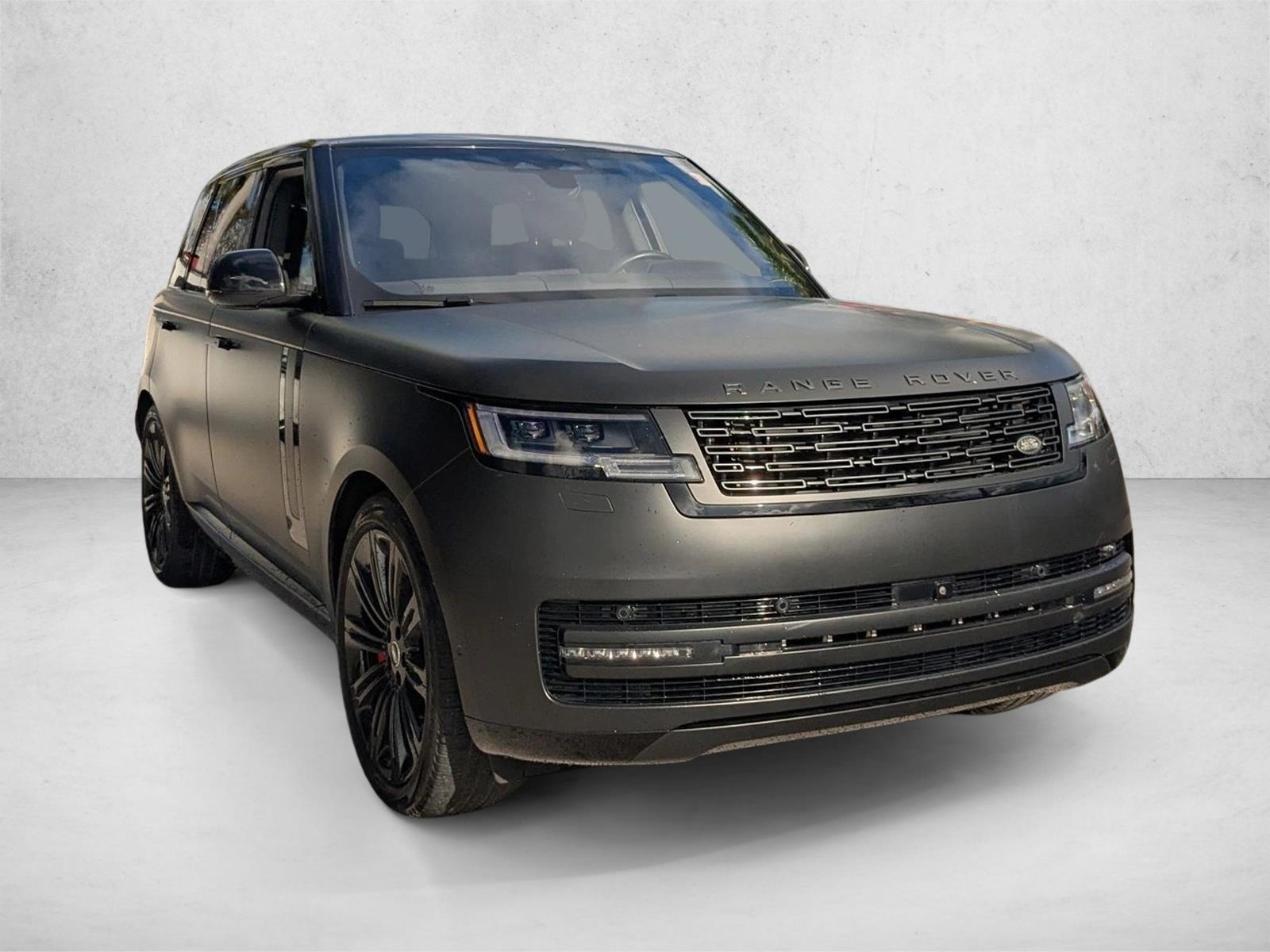 2023 Land Rover Range Rover SE photo 3