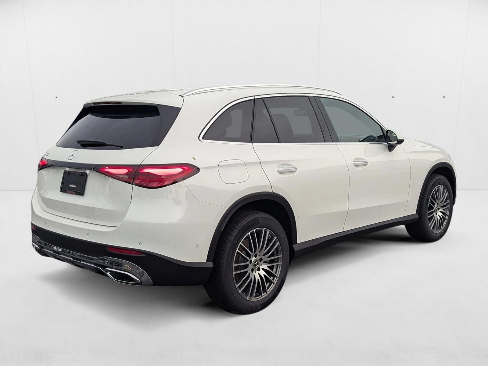 2026 Mercedes Benz GLC 300 photo 2