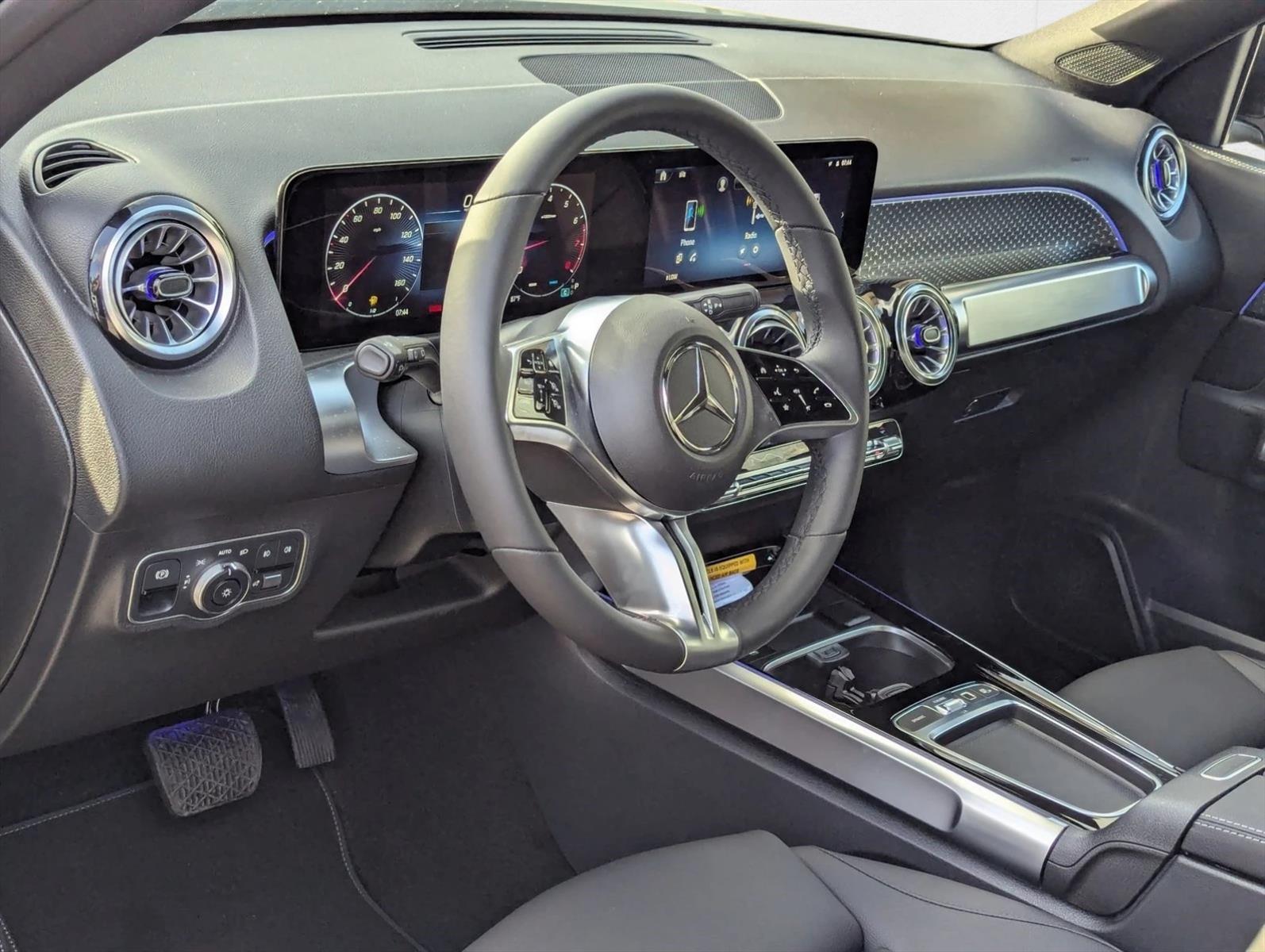 2025 Mercedes Benz GLB 250 photo 3