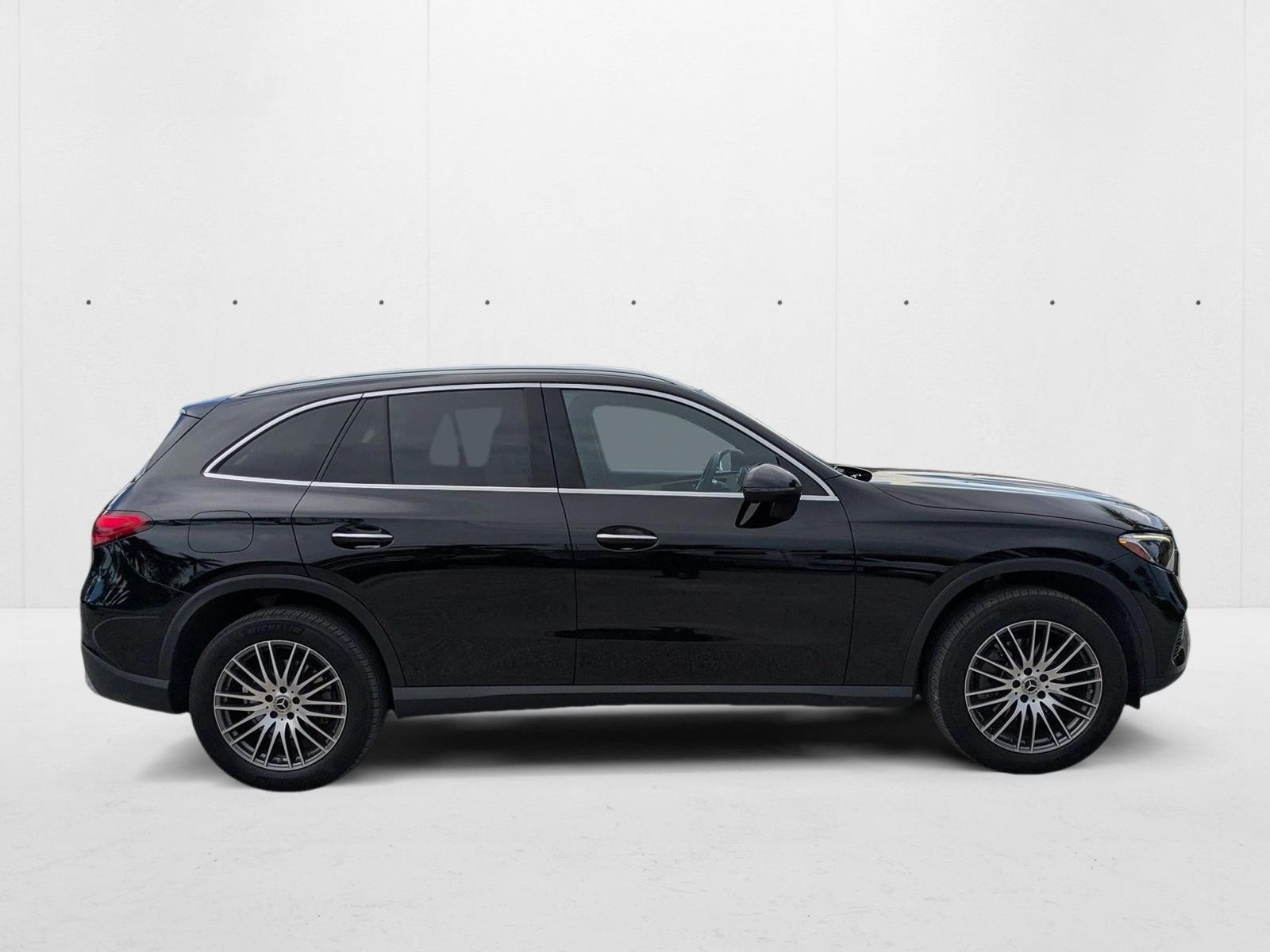 2024 Mercedes Benz GLC 300 4MATIC photo 3