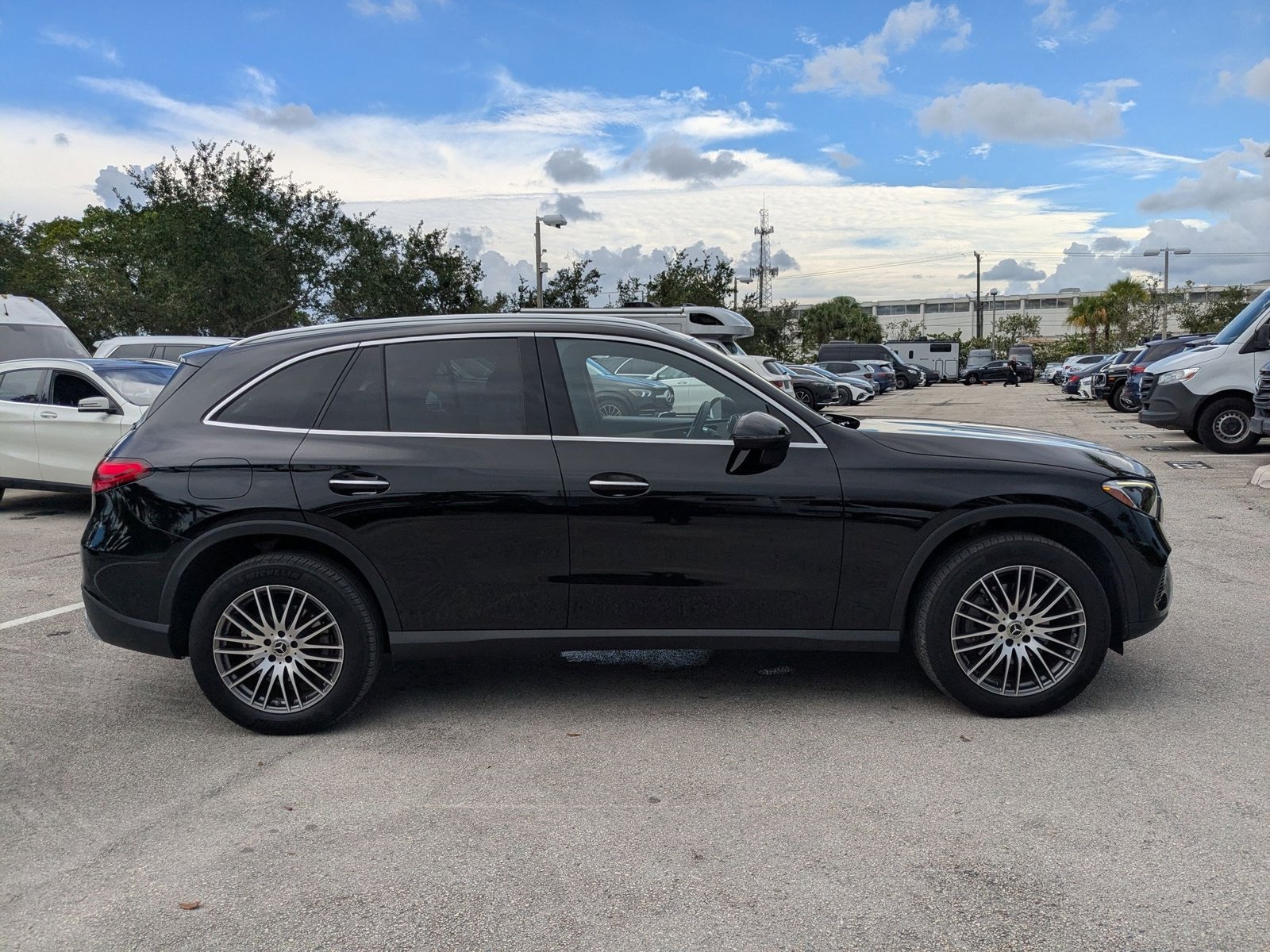2024 Mercedes Benz GLC 4MATIC photo 2