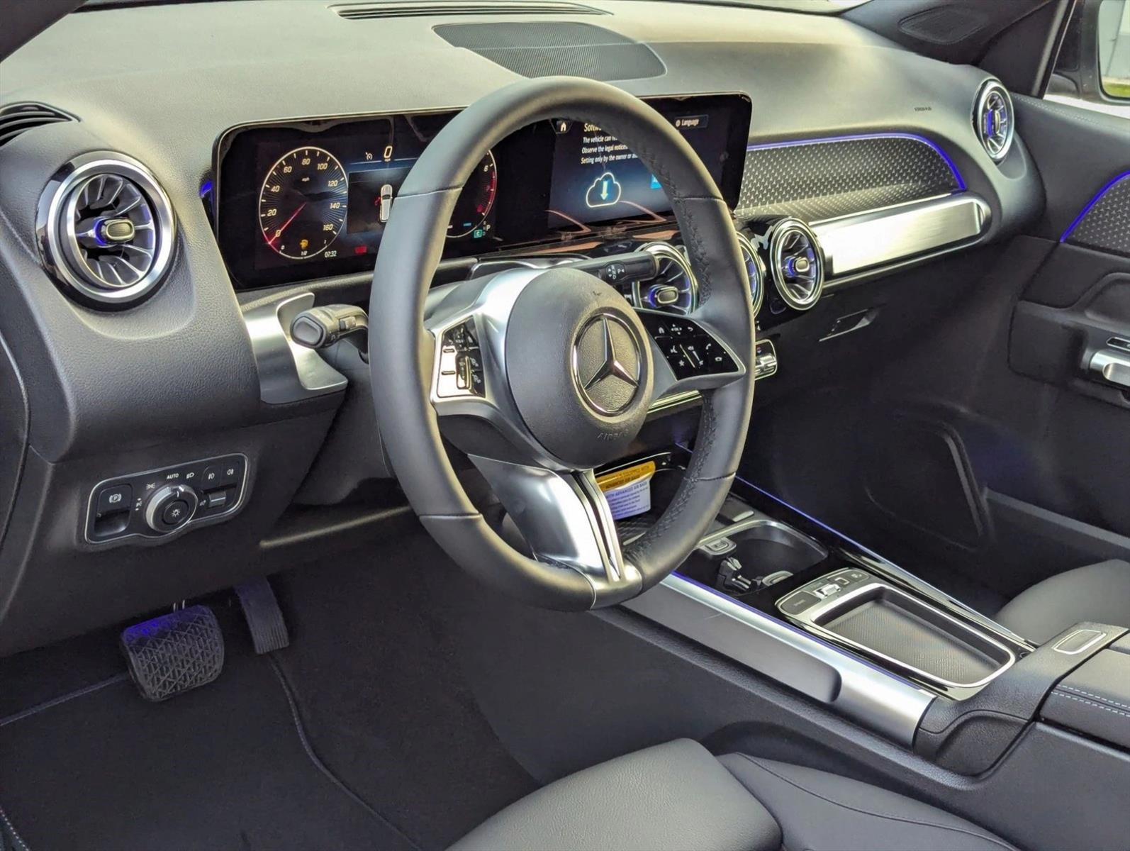 2025 Mercedes Benz GLB 250 photo 3