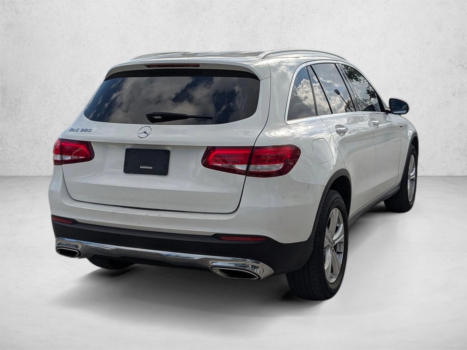 2017 Mercedes Benz GLC 300 photo 2