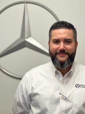 Staff member Eloy Alvarez from ID_881998a6bb4a