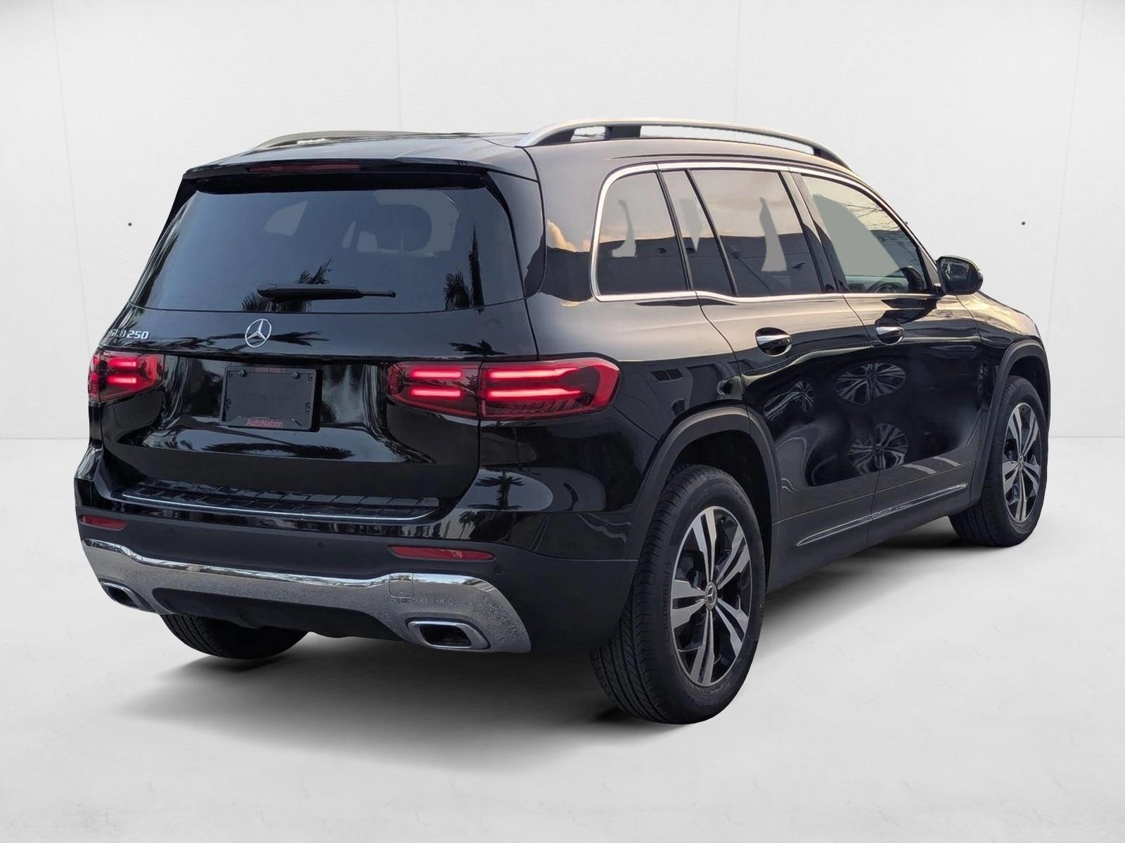 2025 Mercedes Benz GLB 250 photo 2