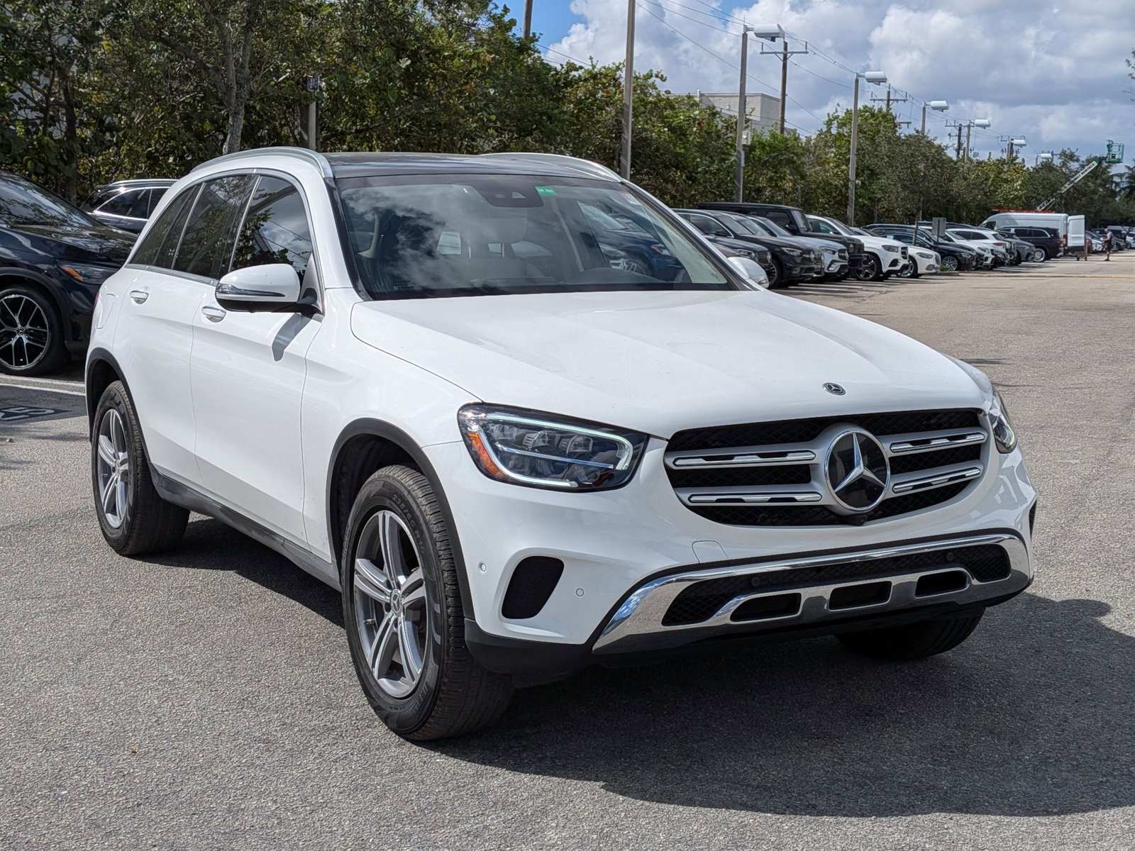 2022 Mercedes Benz GLC 300 photo 3