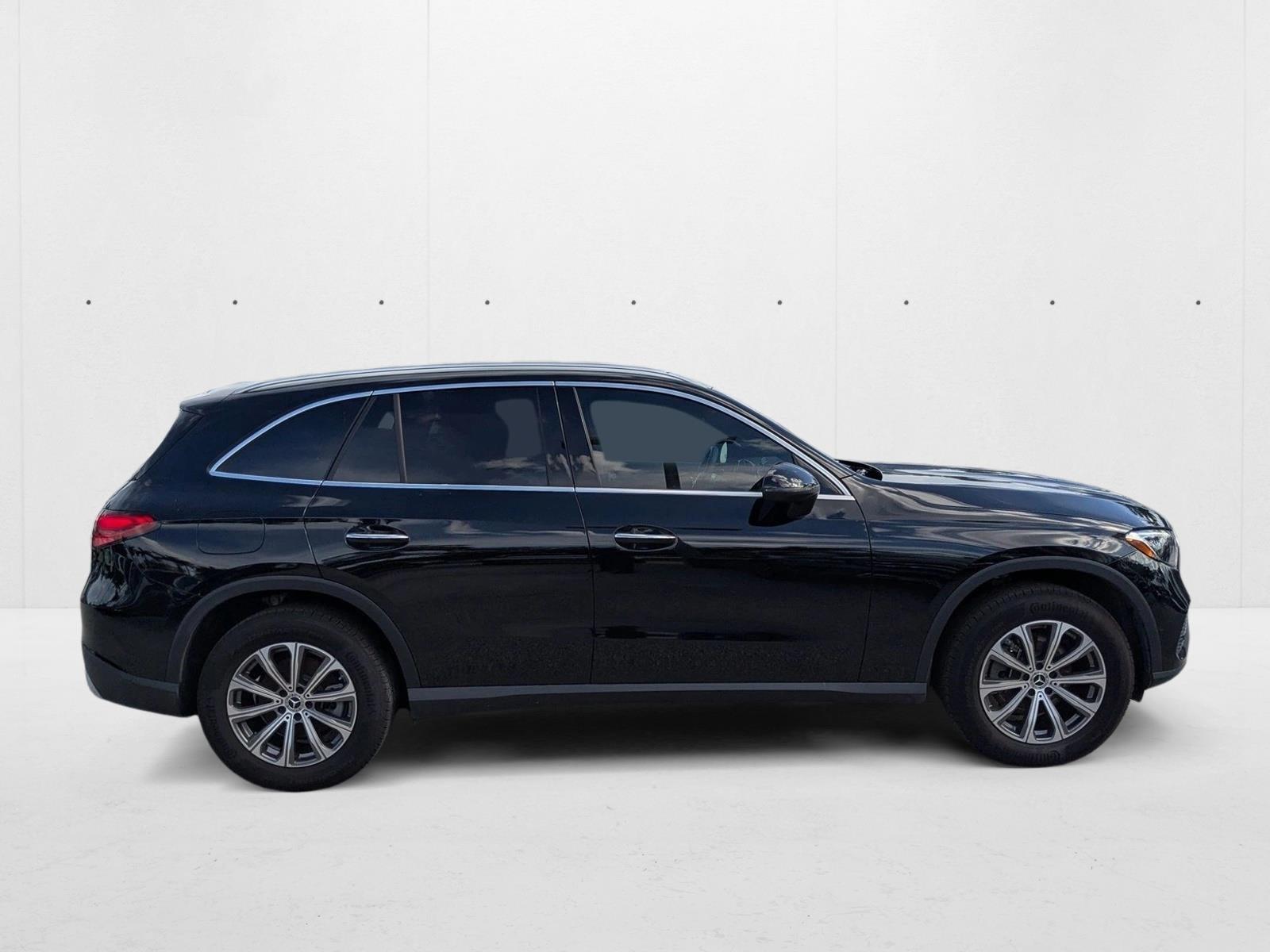 2025 Mercedes Benz GLC 300 4MATIC photo 3