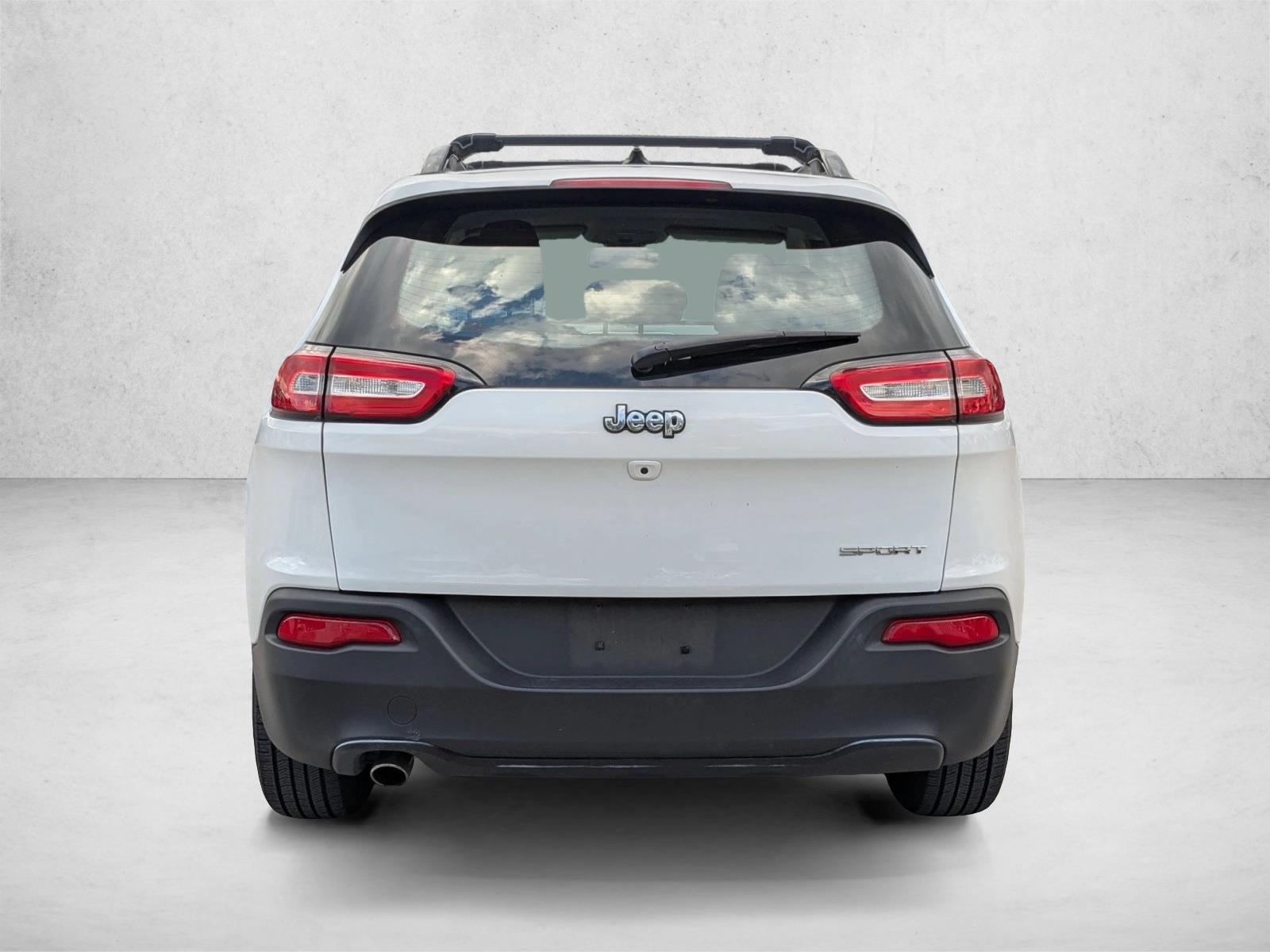 2015 Jeep Cherokee Sport photo 4