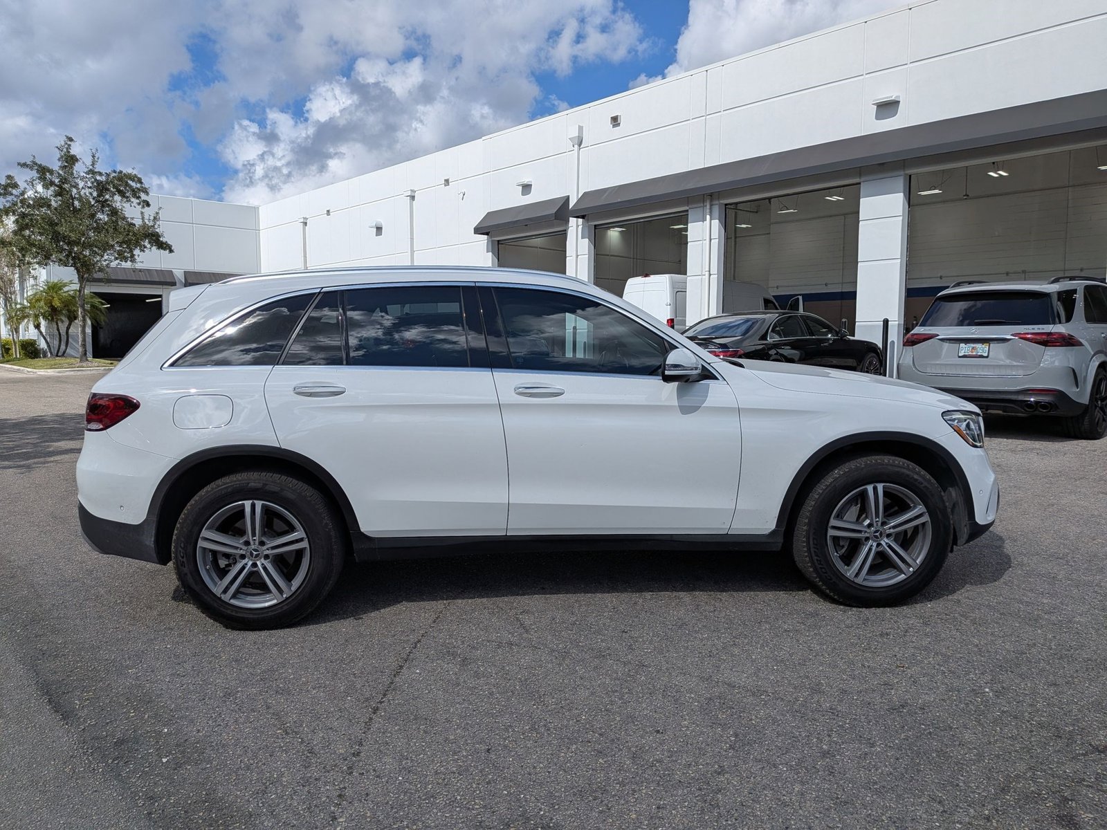 2022 Mercedes Benz GLC 300 photo 4