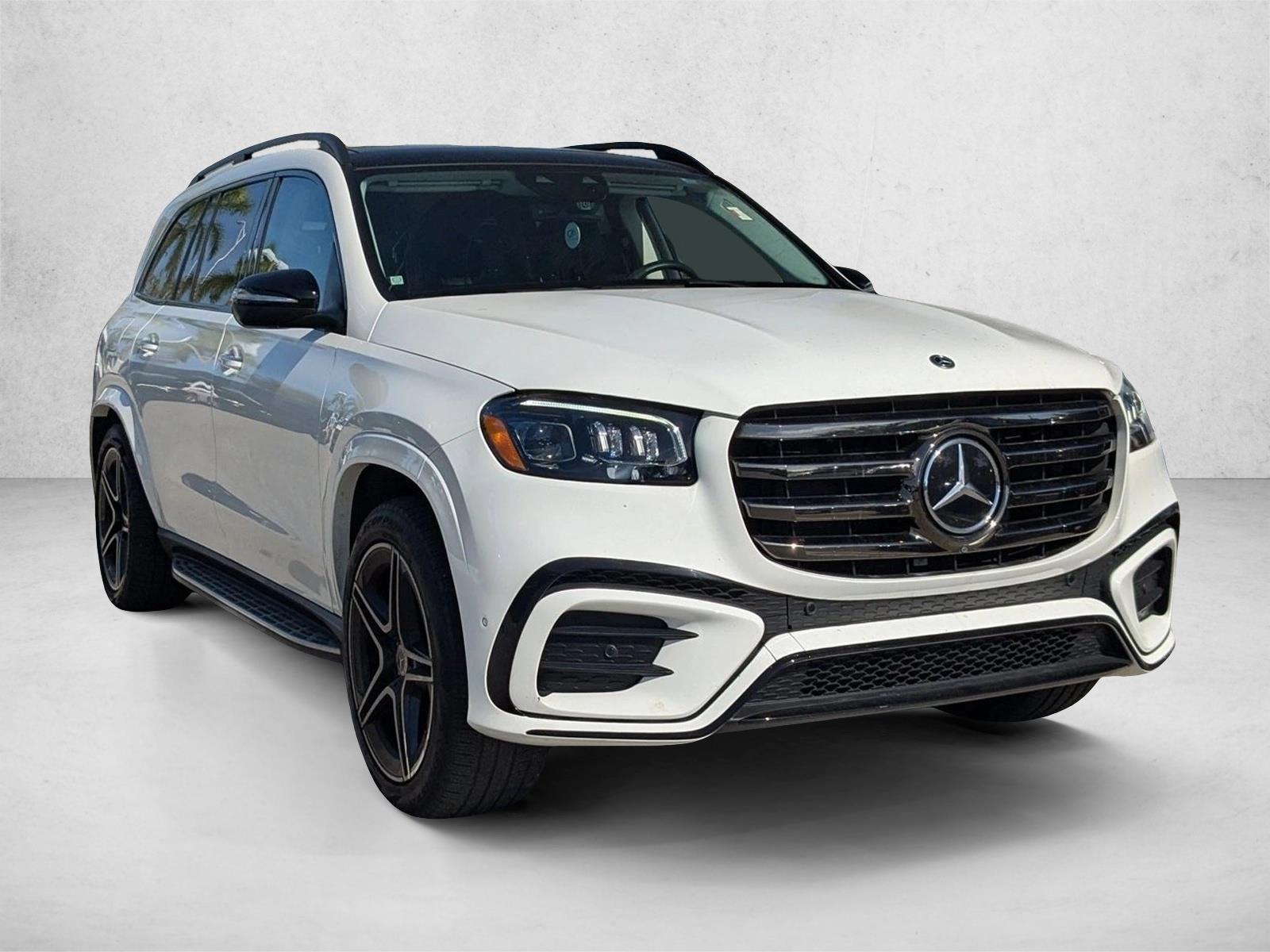 2024 Mercedes Benz GLS 4MATIC photo 3