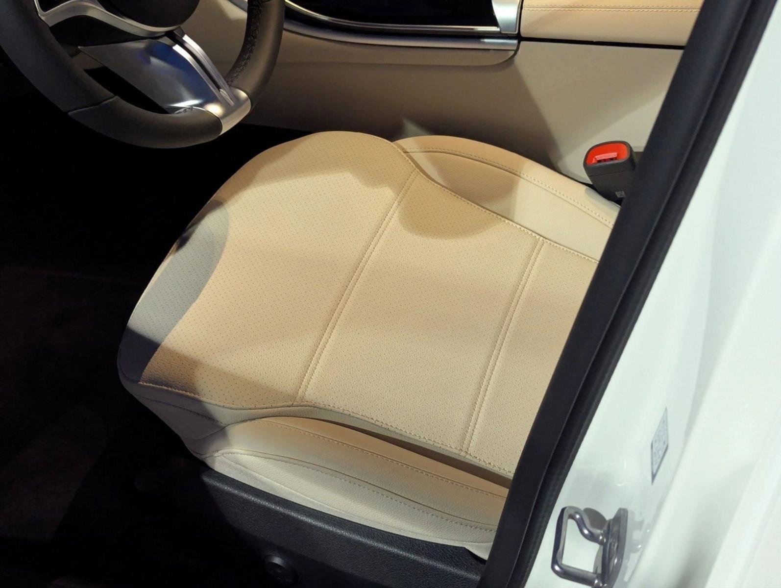 2025 Mercedes Benz C 300 Sedan photo 3