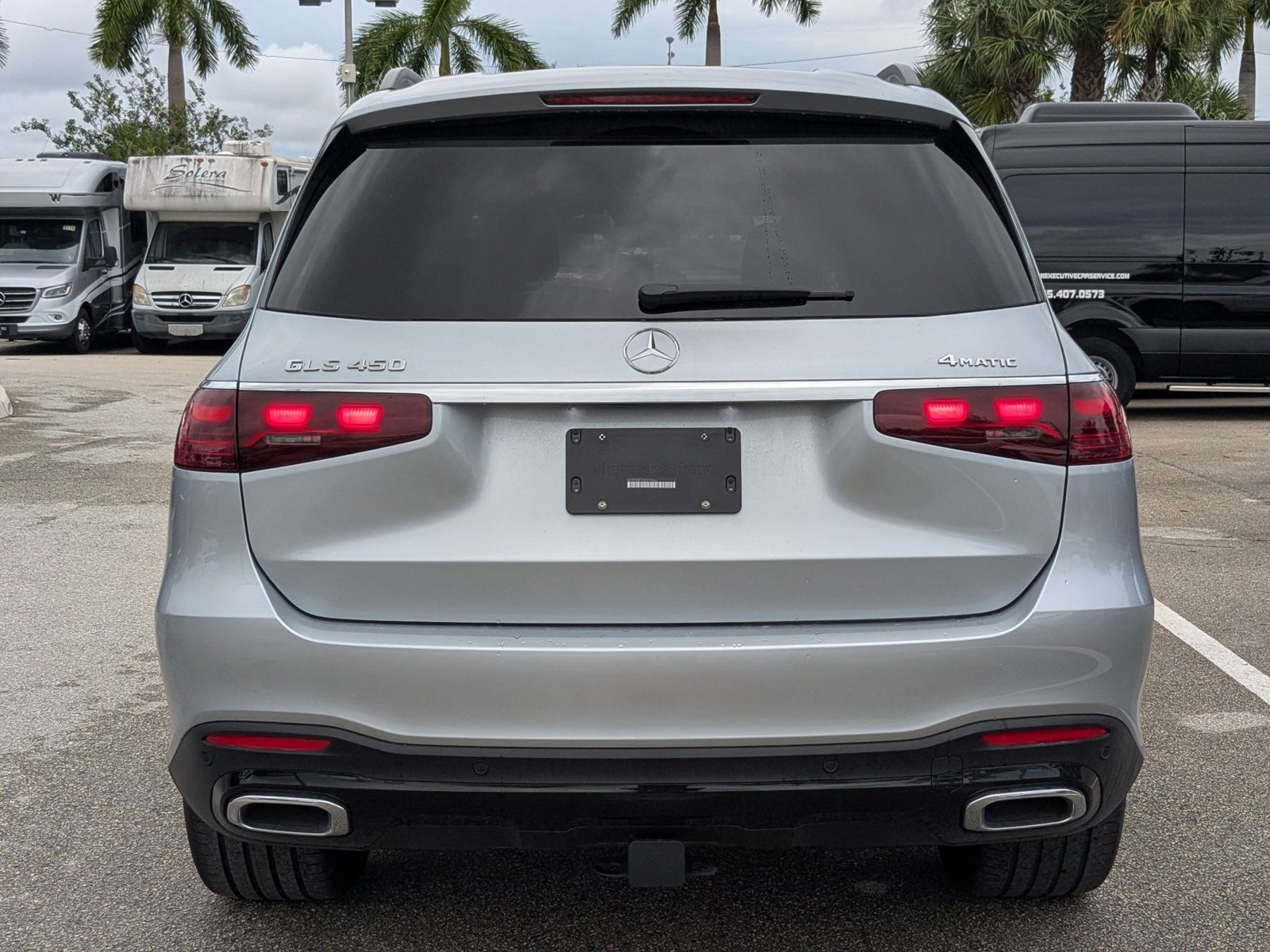 2025 Mercedes Benz GLS 450 4MATIC photo 4