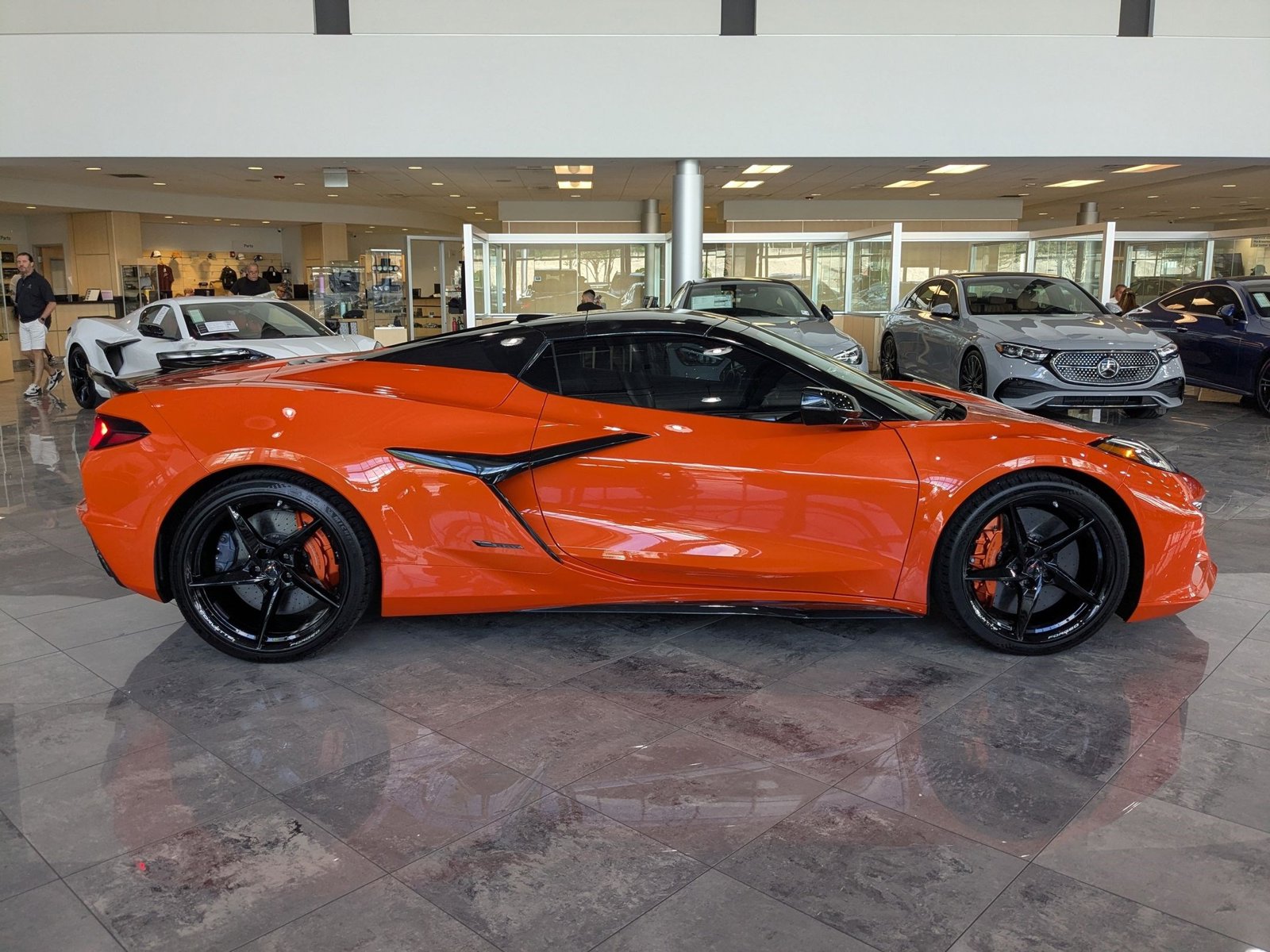 2025 Chevrolet Corvette E-Ray 3LZ Convertible photo 4