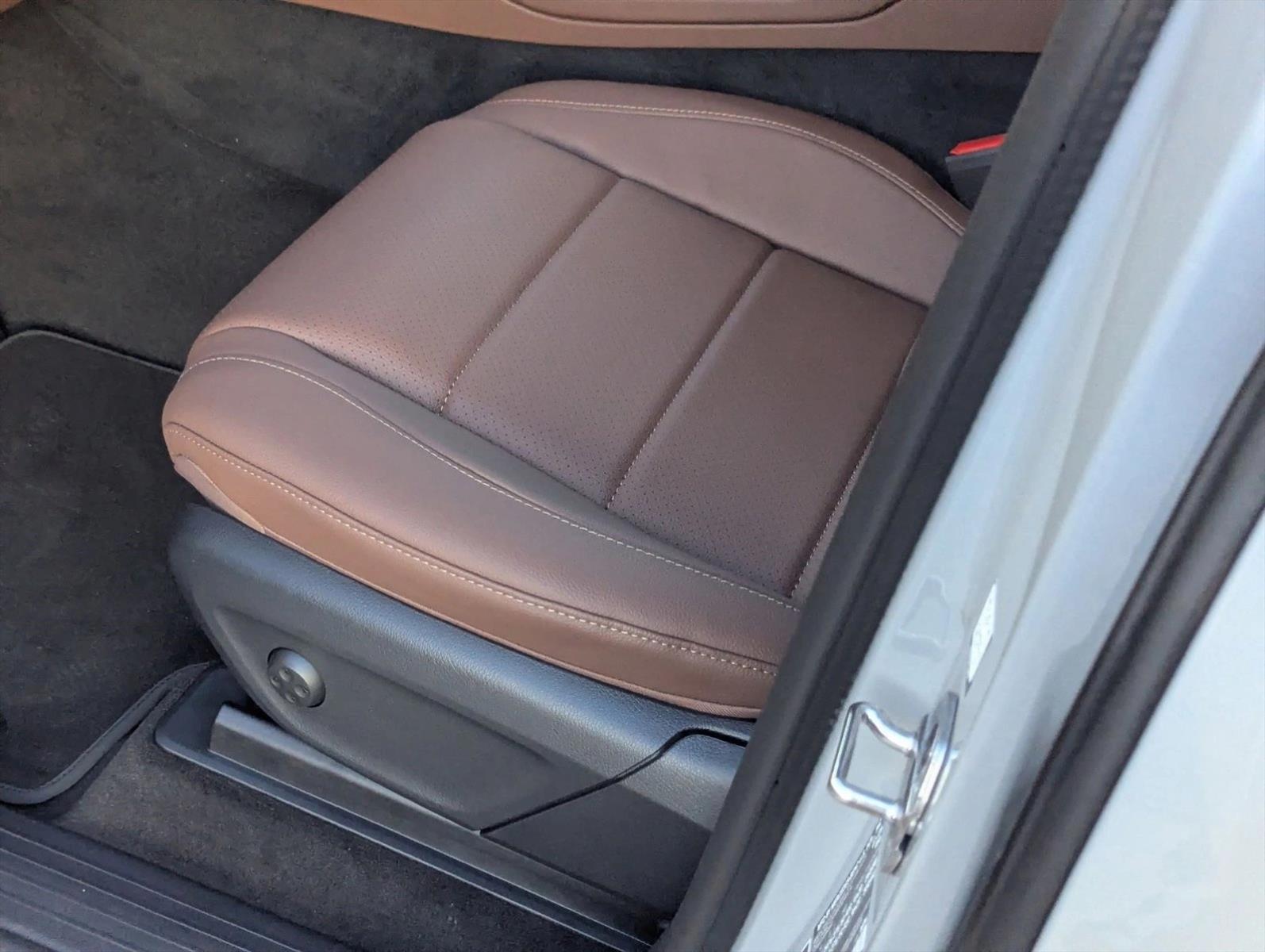 2025 Mercedes Benz GLE 350 4MATIC photo 4