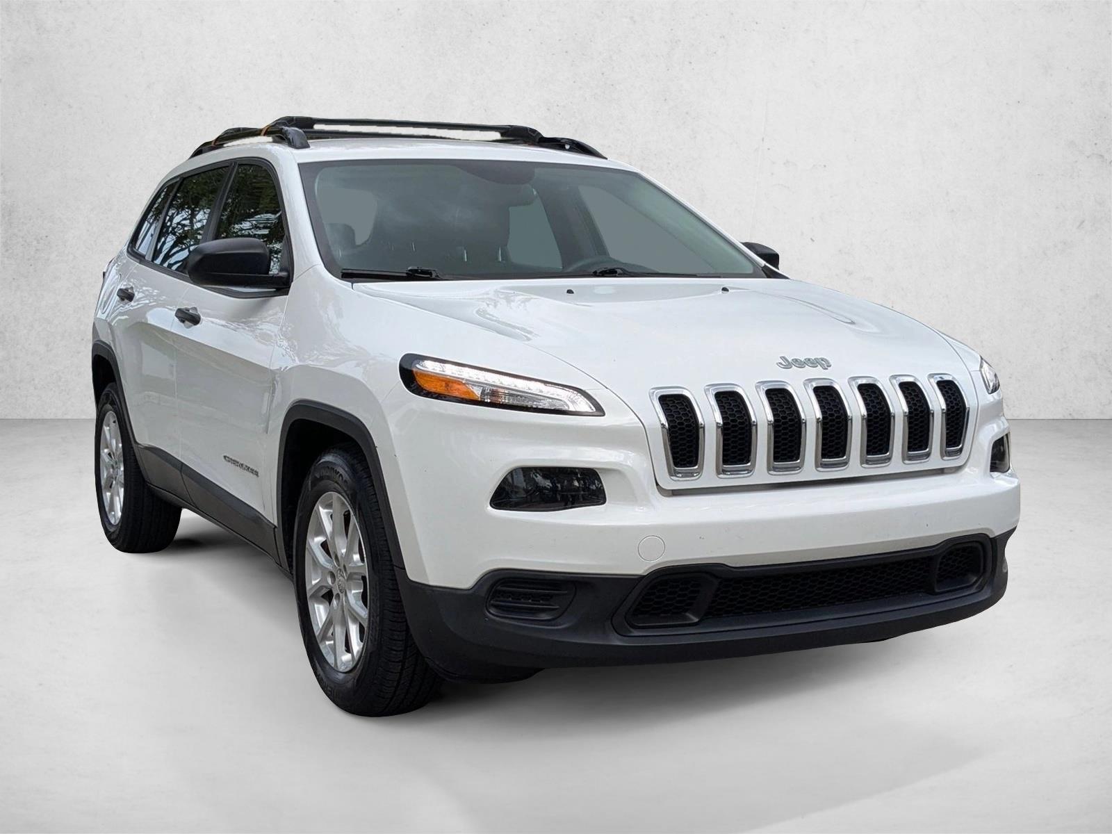 2015 Jeep Cherokee Sport photo 2