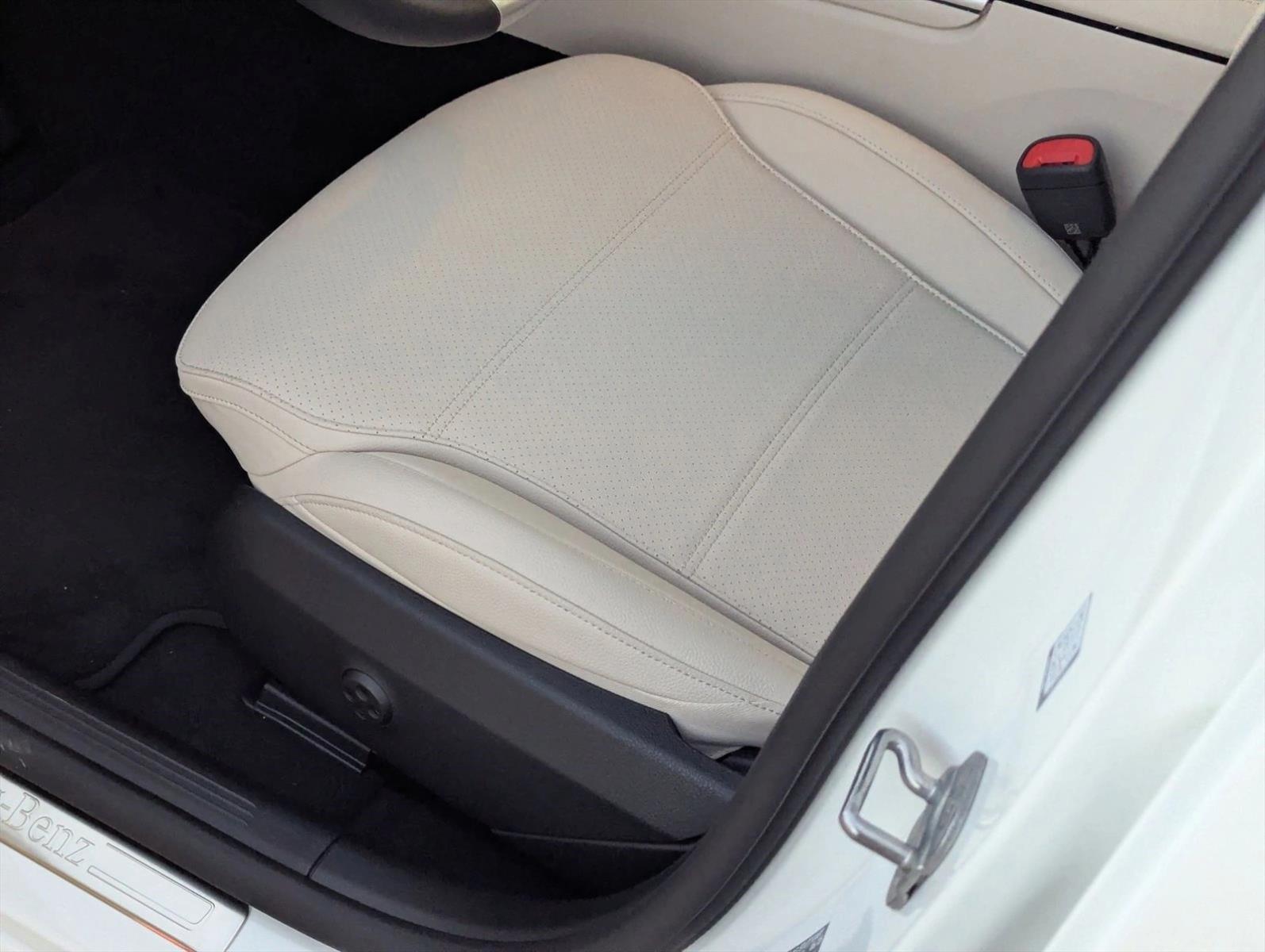 2025 Mercedes Benz C 300 Sedan photo 4