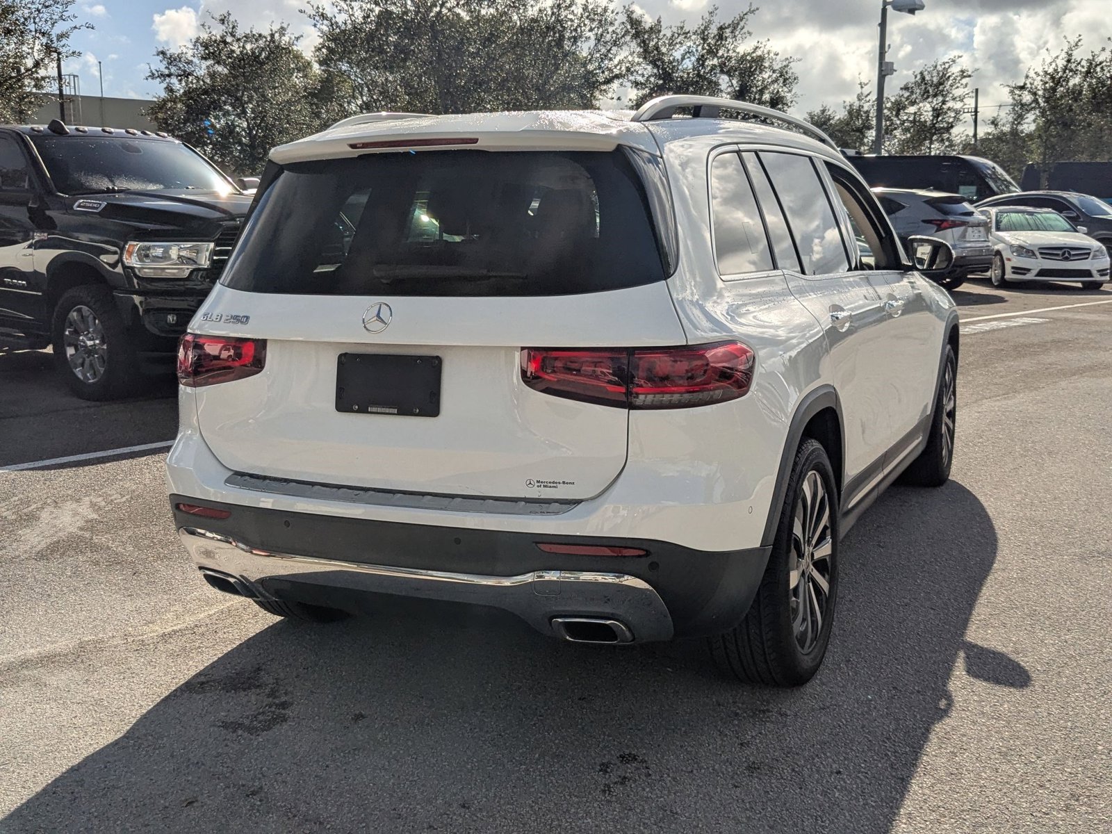 2022 Mercedes Benz GLB 250 photo 4