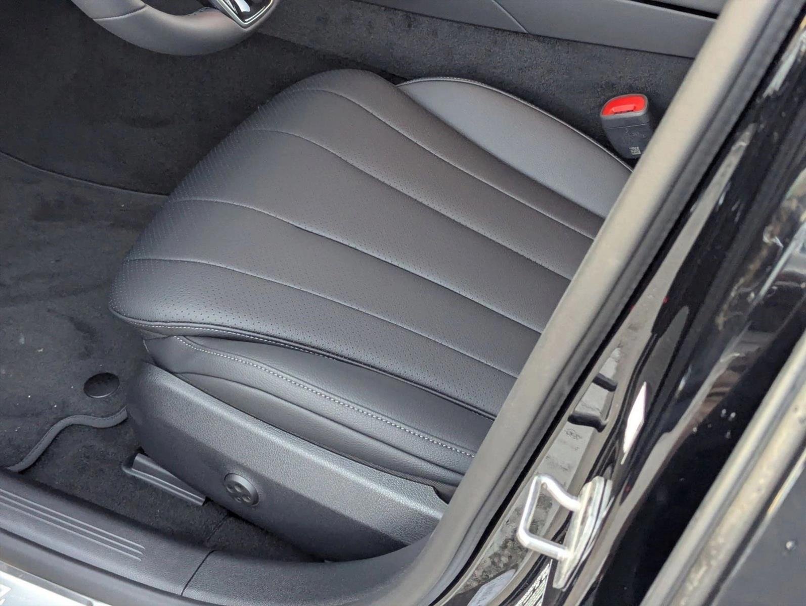 2026 Mercedes Benz E 350 Sedan photo 4