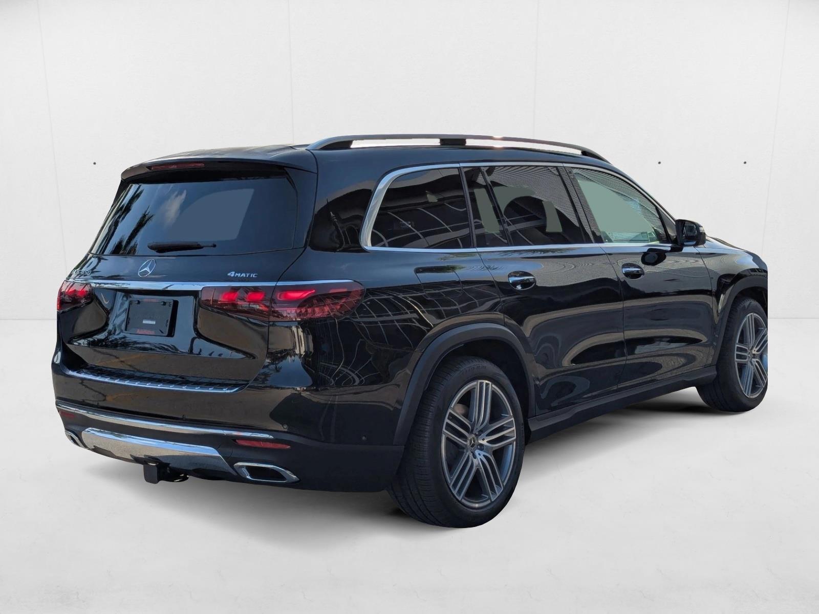 2025 Mercedes Benz GLS 450 4MATIC photo 2