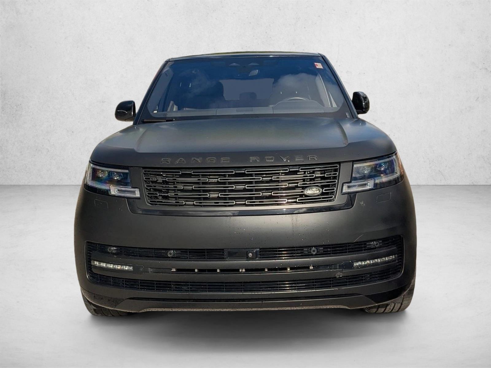 2023 Land Rover Range Rover SE photo 2