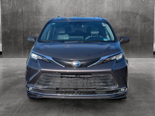 Used 2021 Toyota Sienna XLE with VIN 5TDYRKEC0MS032392 for sale in Miami, FL