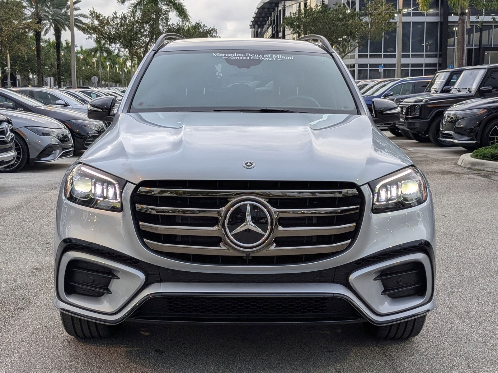 2025 Mercedes Benz GLS 450 4MATIC photo 2