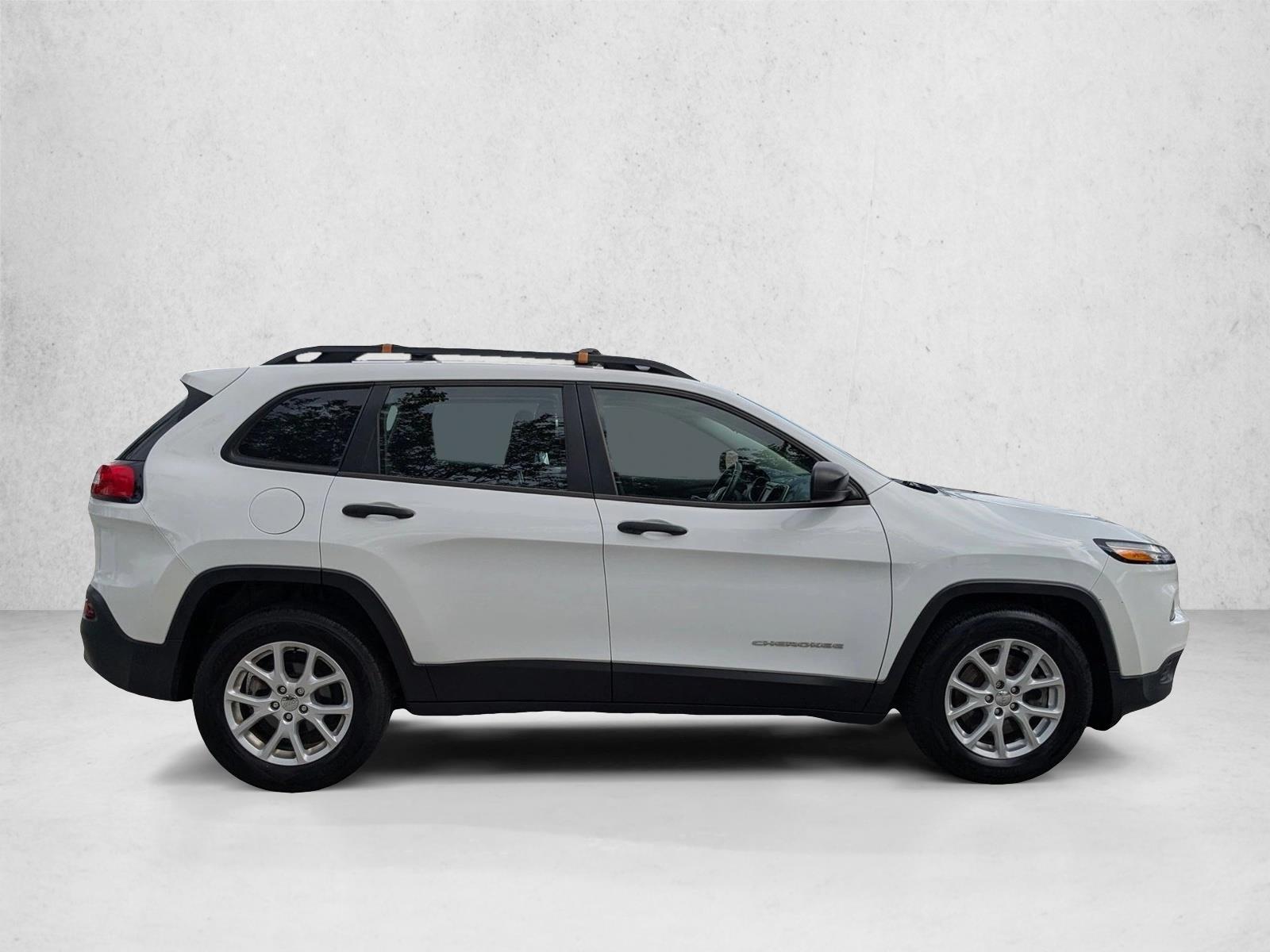 2015 Jeep Cherokee Sport photo 3