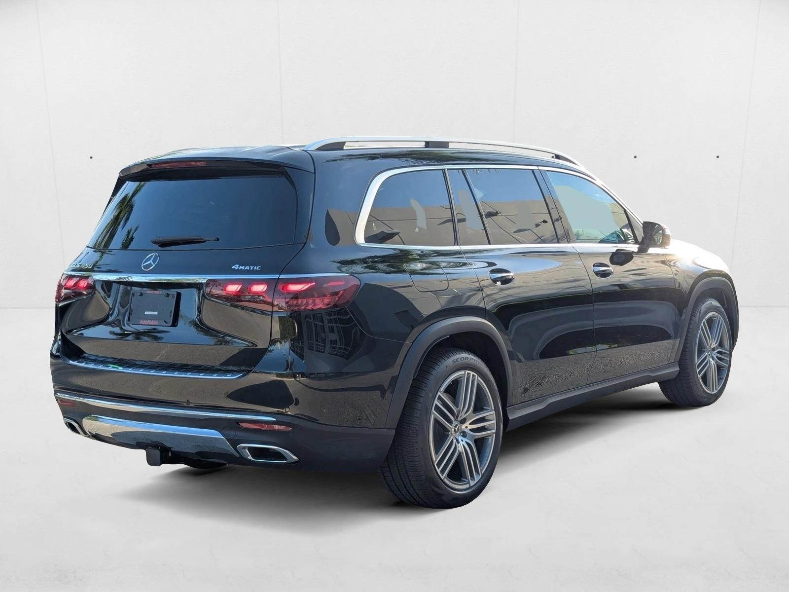 2025 Mercedes Benz GLS 450 4MATIC photo 2