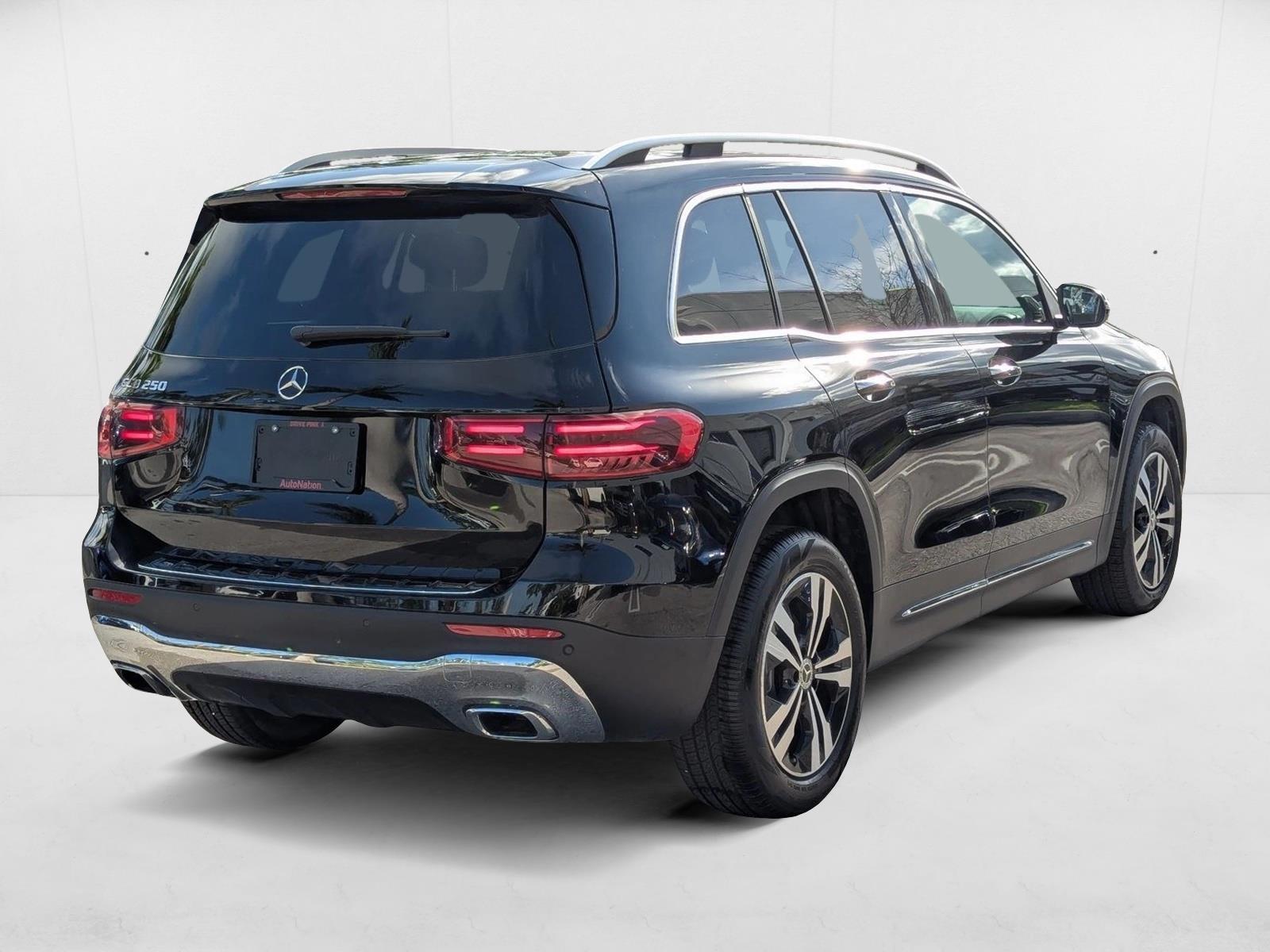 2025 Mercedes Benz GLB 250 photo 2