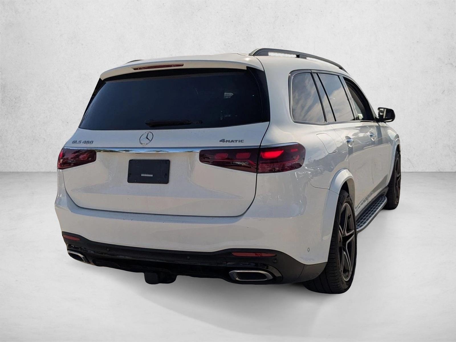 2024 Mercedes Benz GLS 4MATIC photo 4