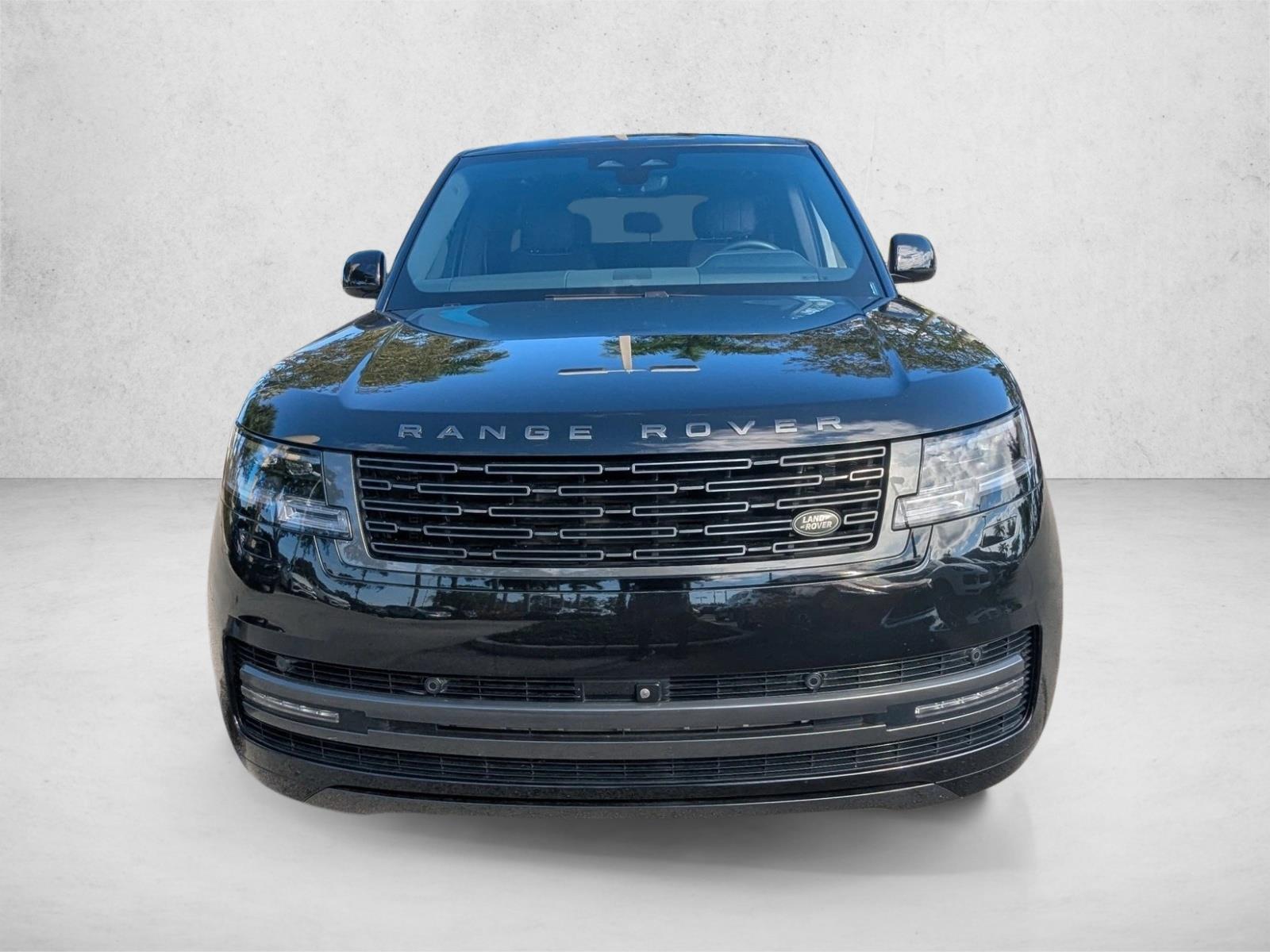 2024 Land Rover Range Rover SE photo 2
