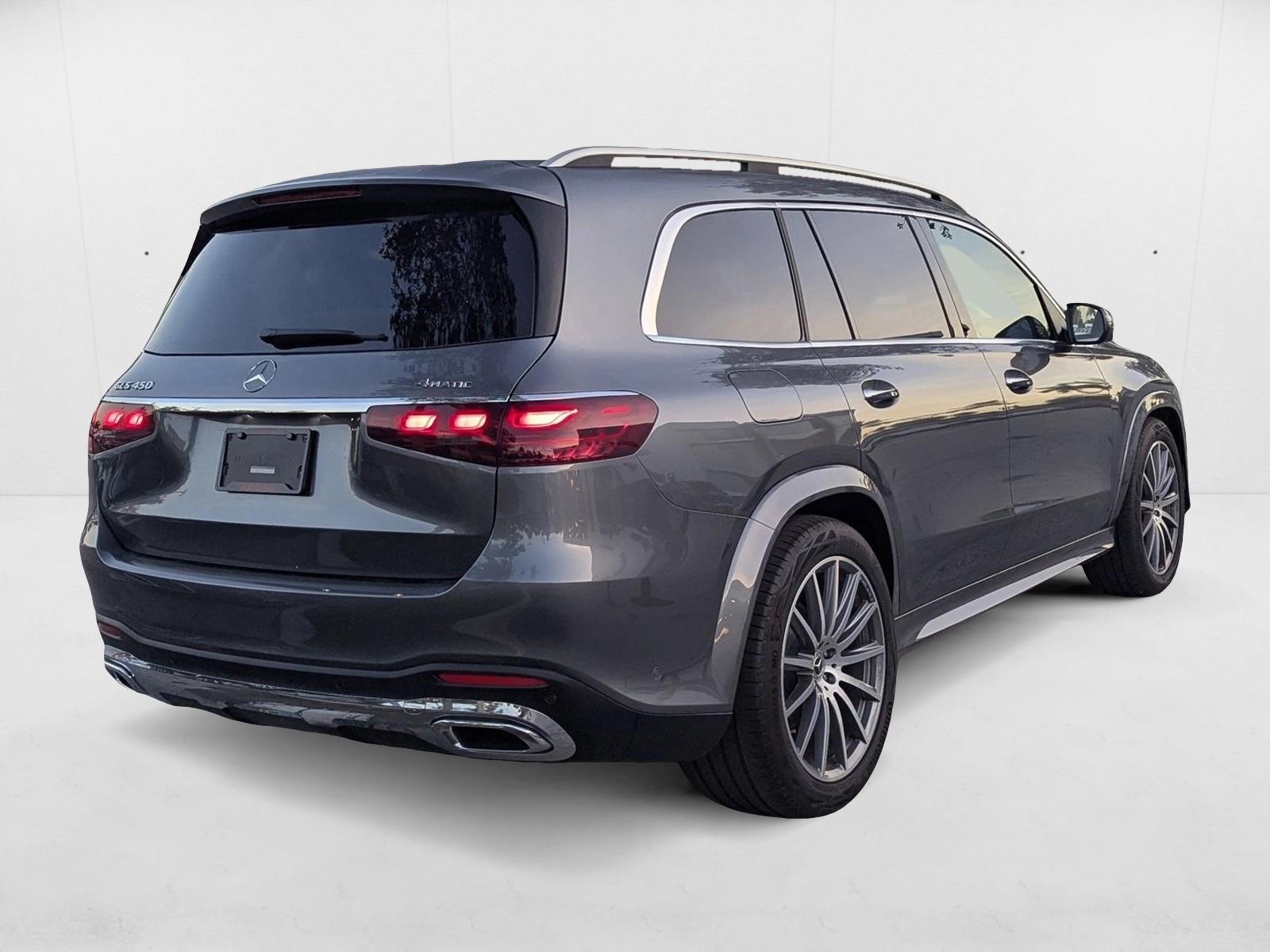 2025 Mercedes Benz GLS 450 4MATIC photo 2