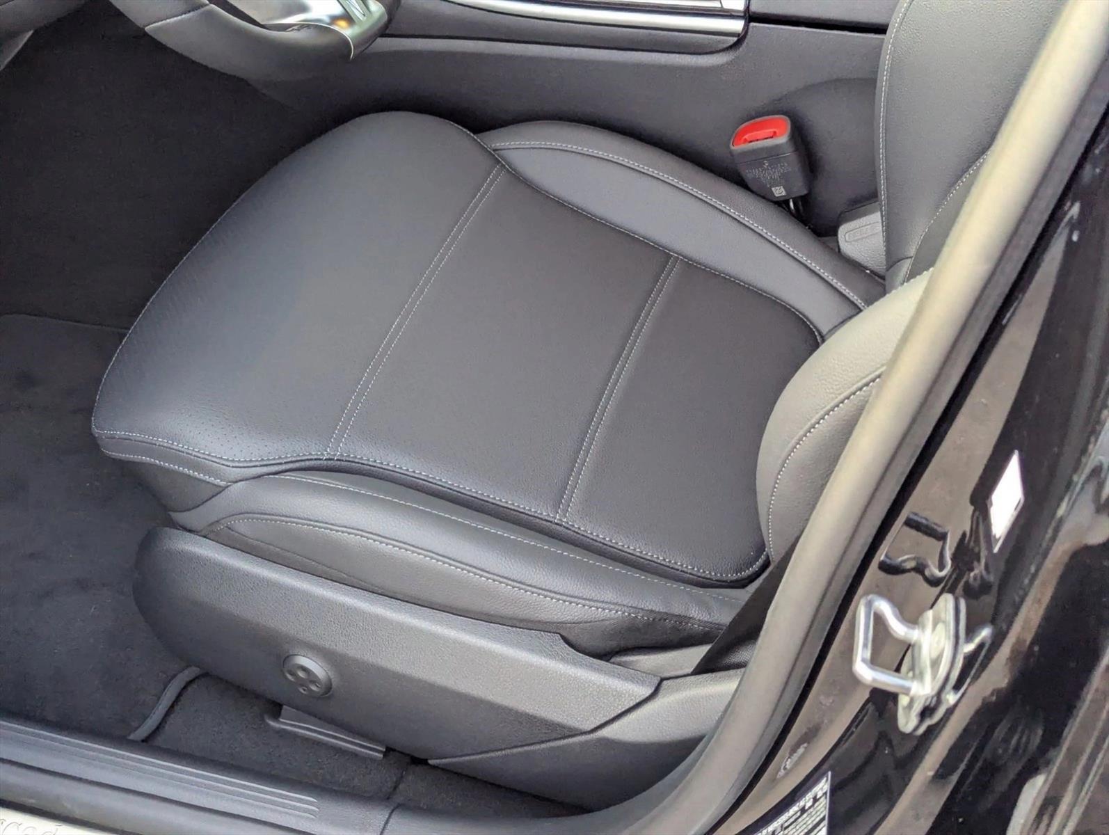 2025 Mercedes Benz C 300 Sedan photo 4