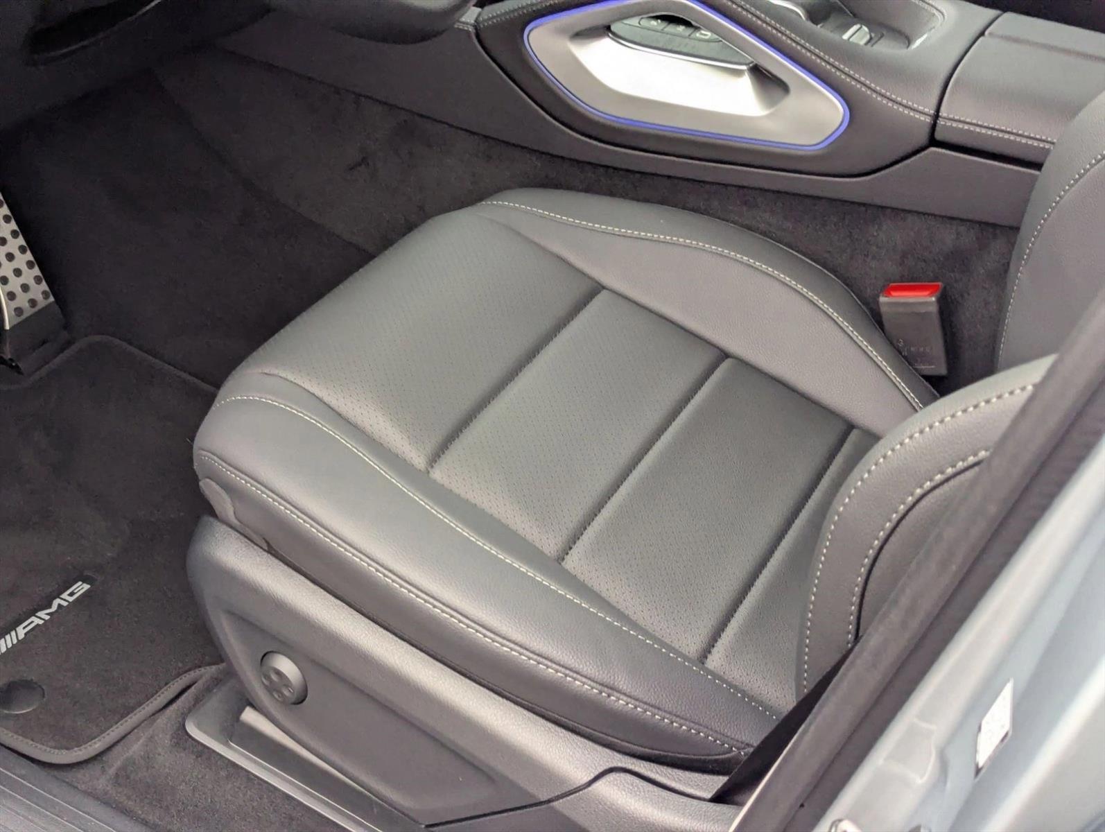 2026 Mercedes Benz GLS 450 4MATIC photo 4