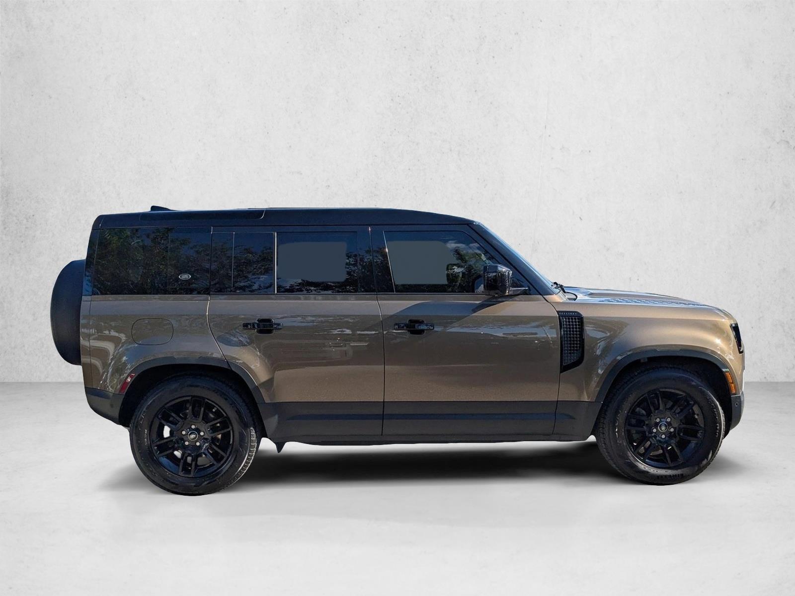2021 Land Rover Defender Standard photo 4