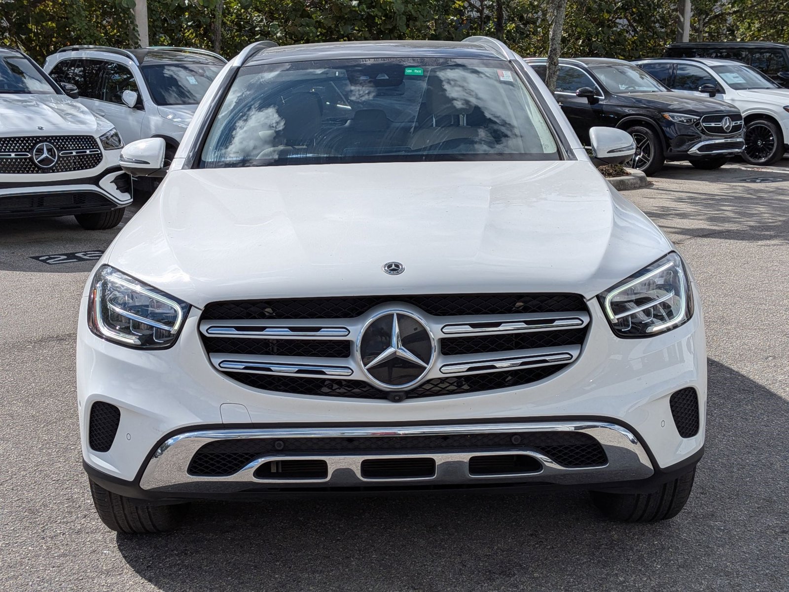 2022 Mercedes Benz GLC 300 photo 2