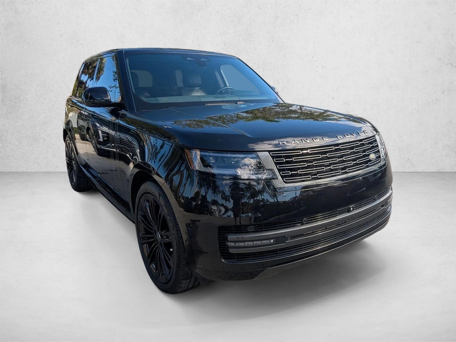2024 Land Rover Range Rover SE photo 3