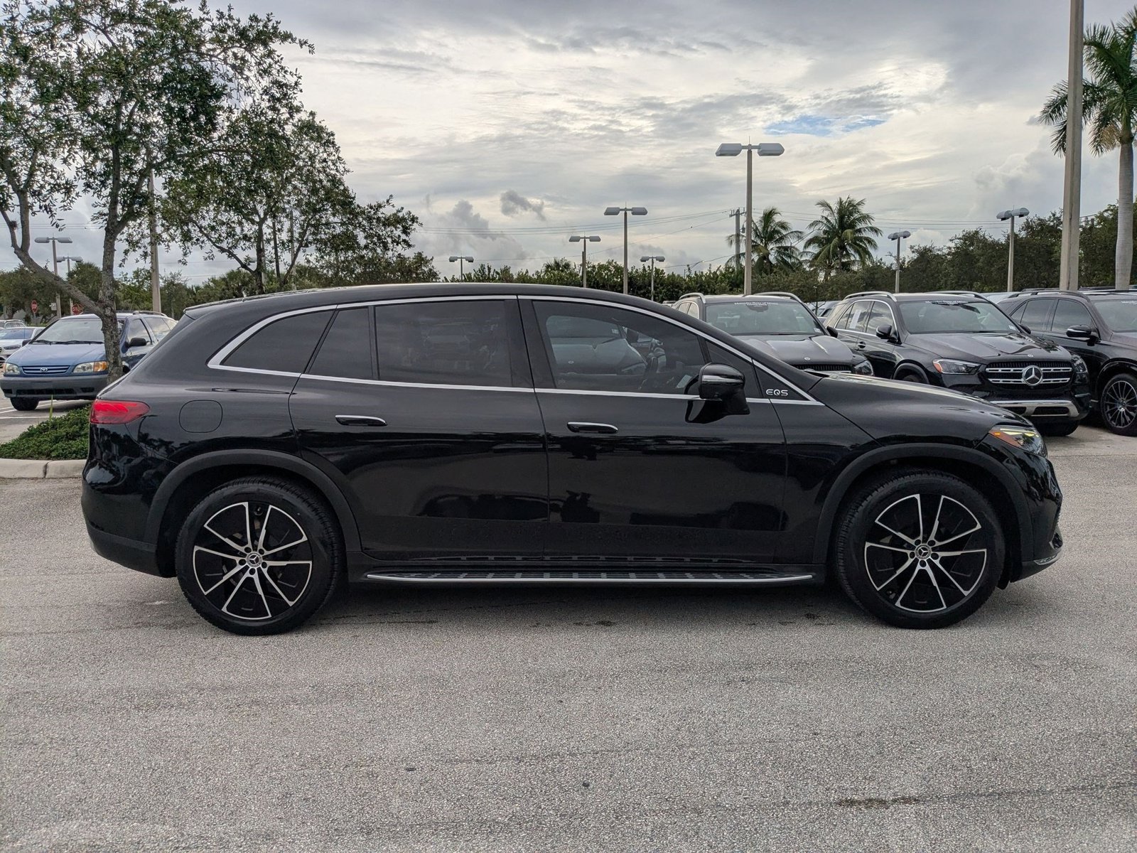 2023 Mercedes Benz EQS SUV 450 photo 4